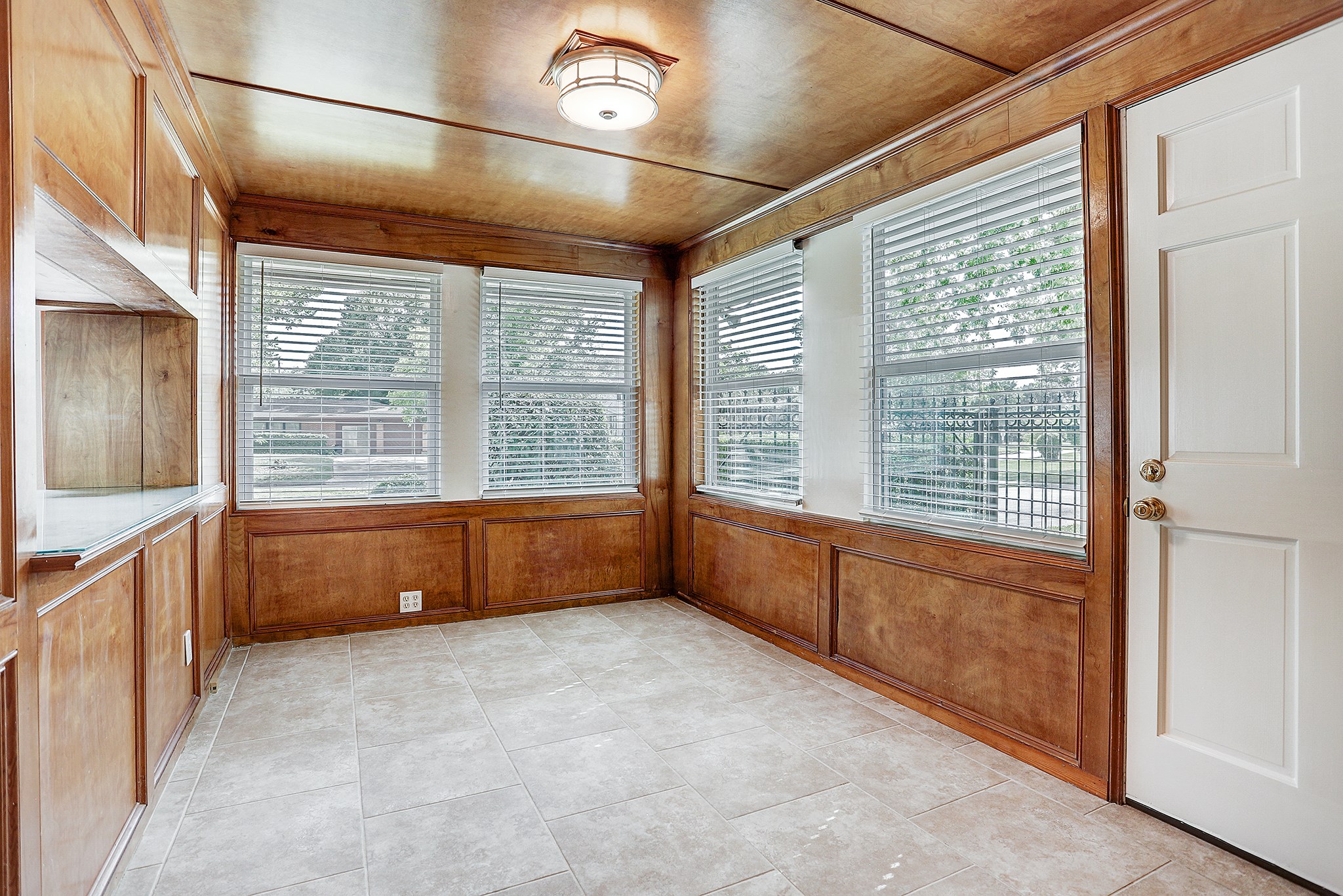3709 Parkwood Drive Property Photo 11