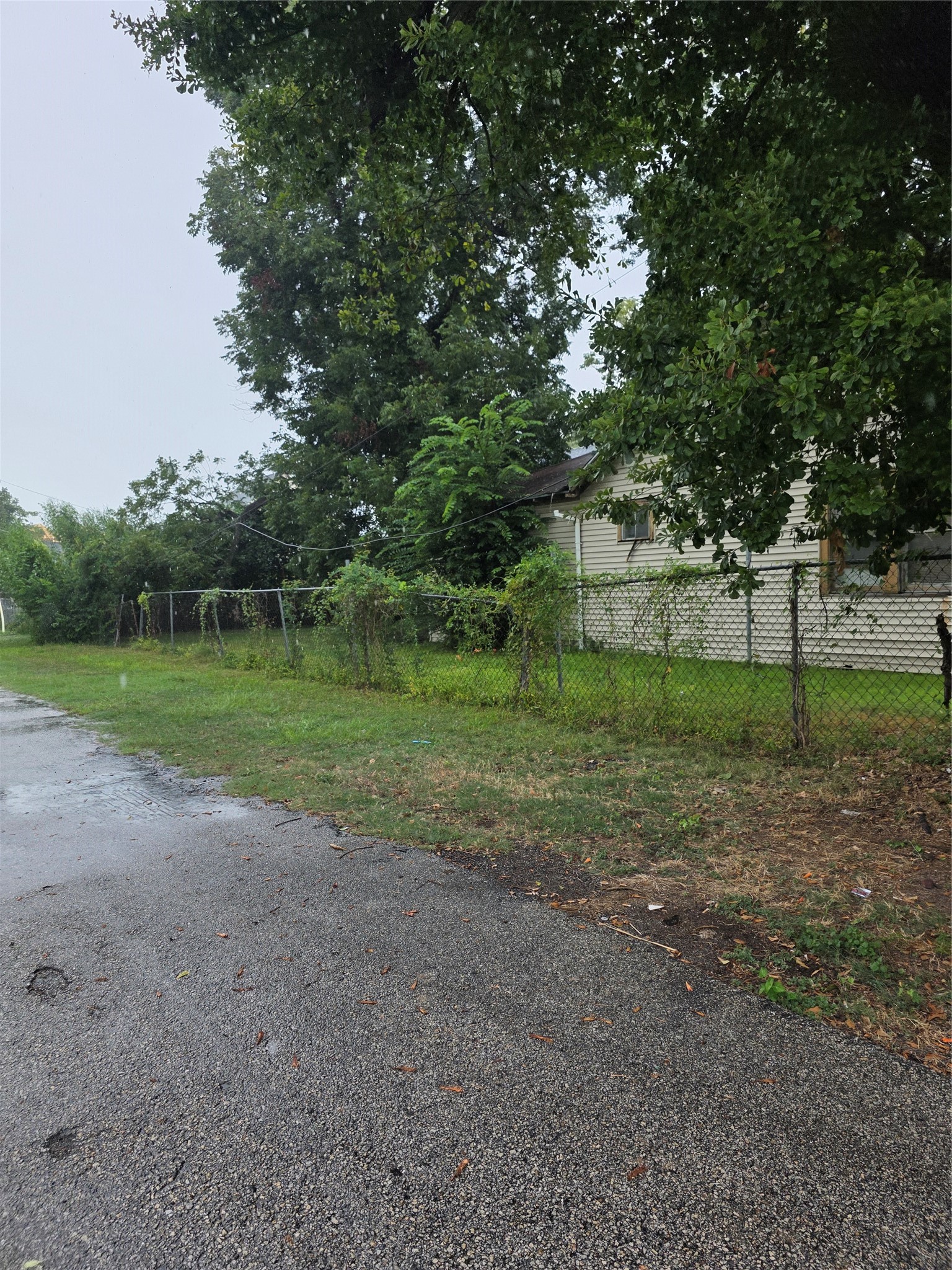 1718 Woodard Street Property Photo 3