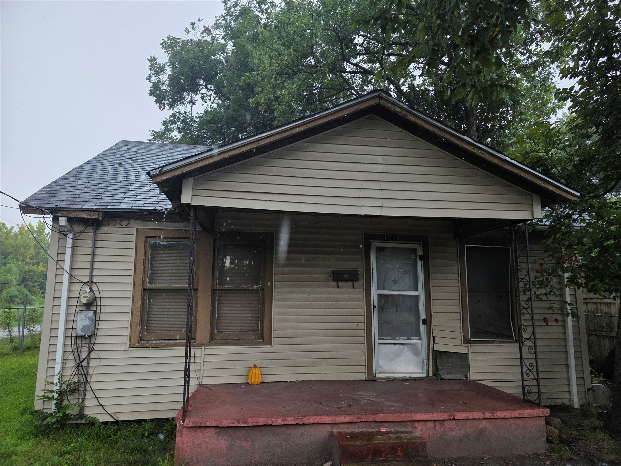 1718 Woodard Street Property Photo 4