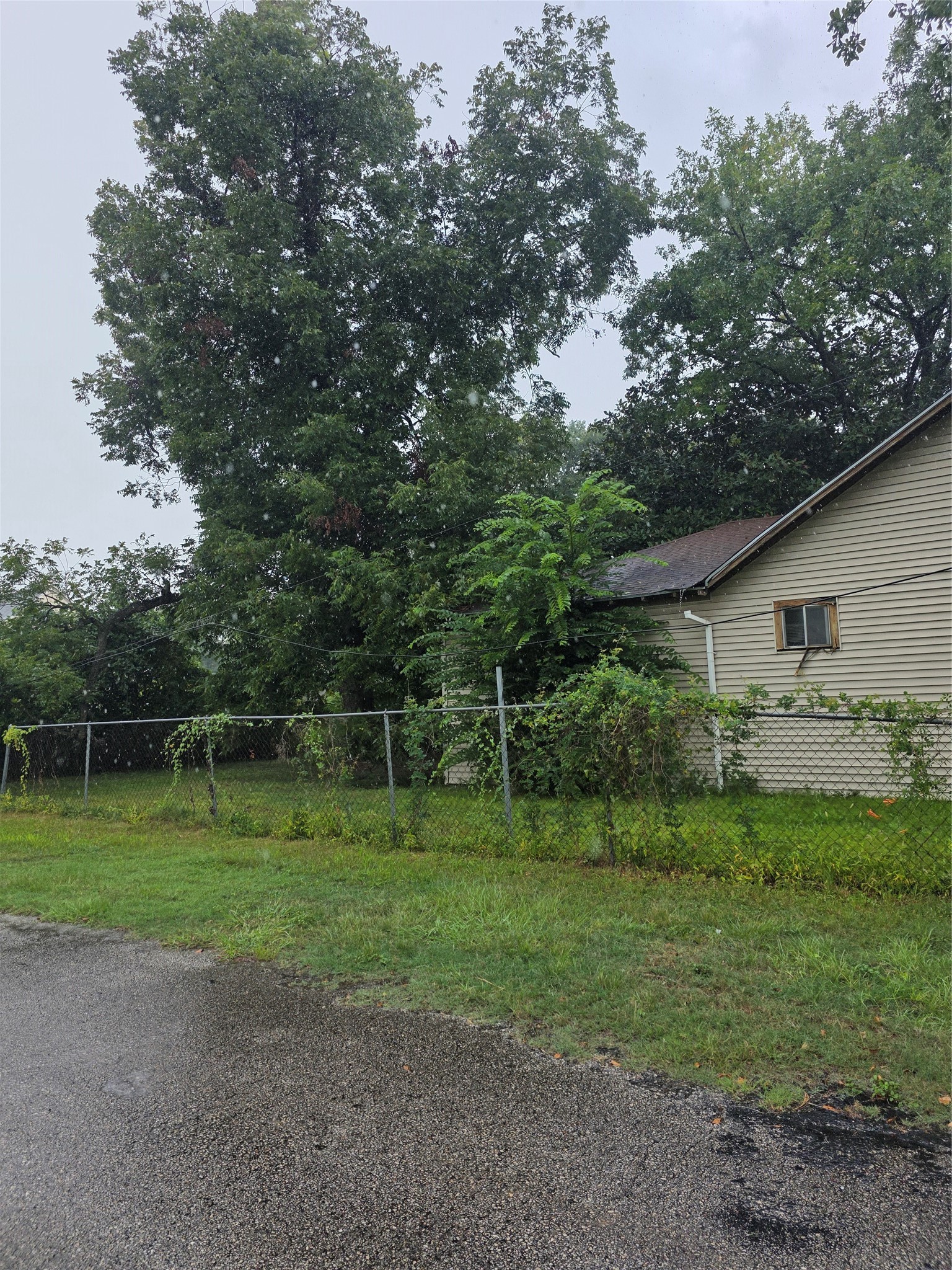1718 Woodard Street Property Photo 8