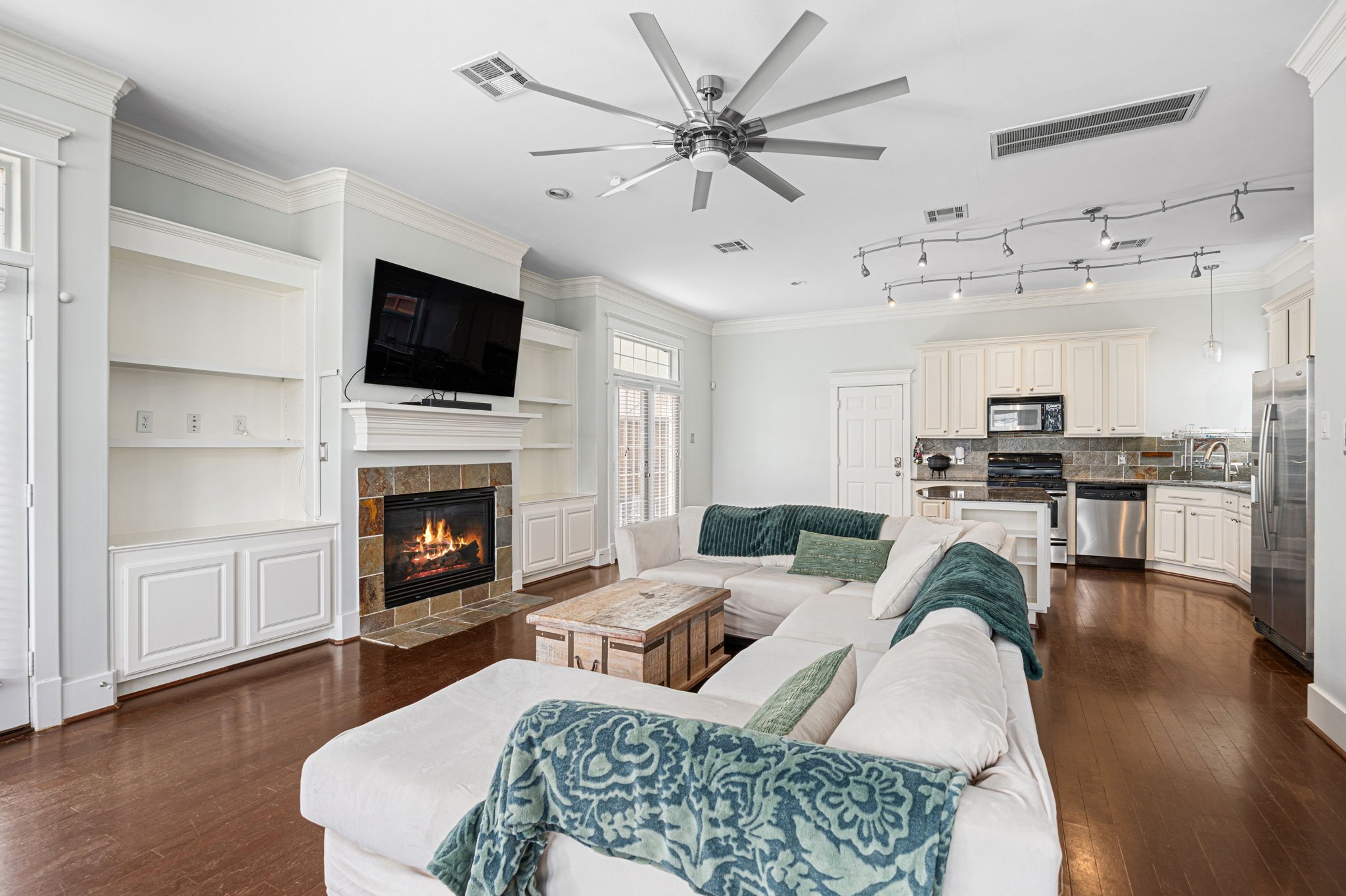 2111 Beall Street Property Photo 7