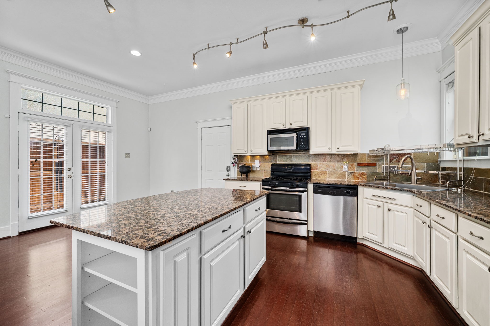 2111 Beall Street Property Photo 13