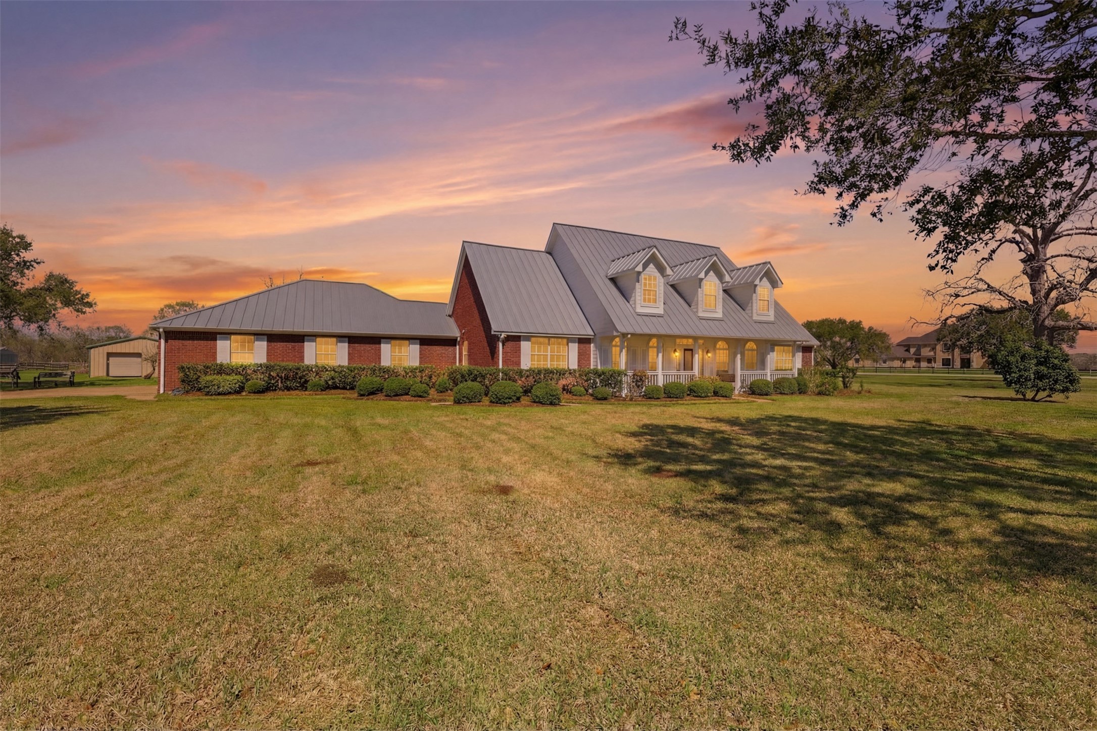 3232 Blue Grass Drive Property Photo 4