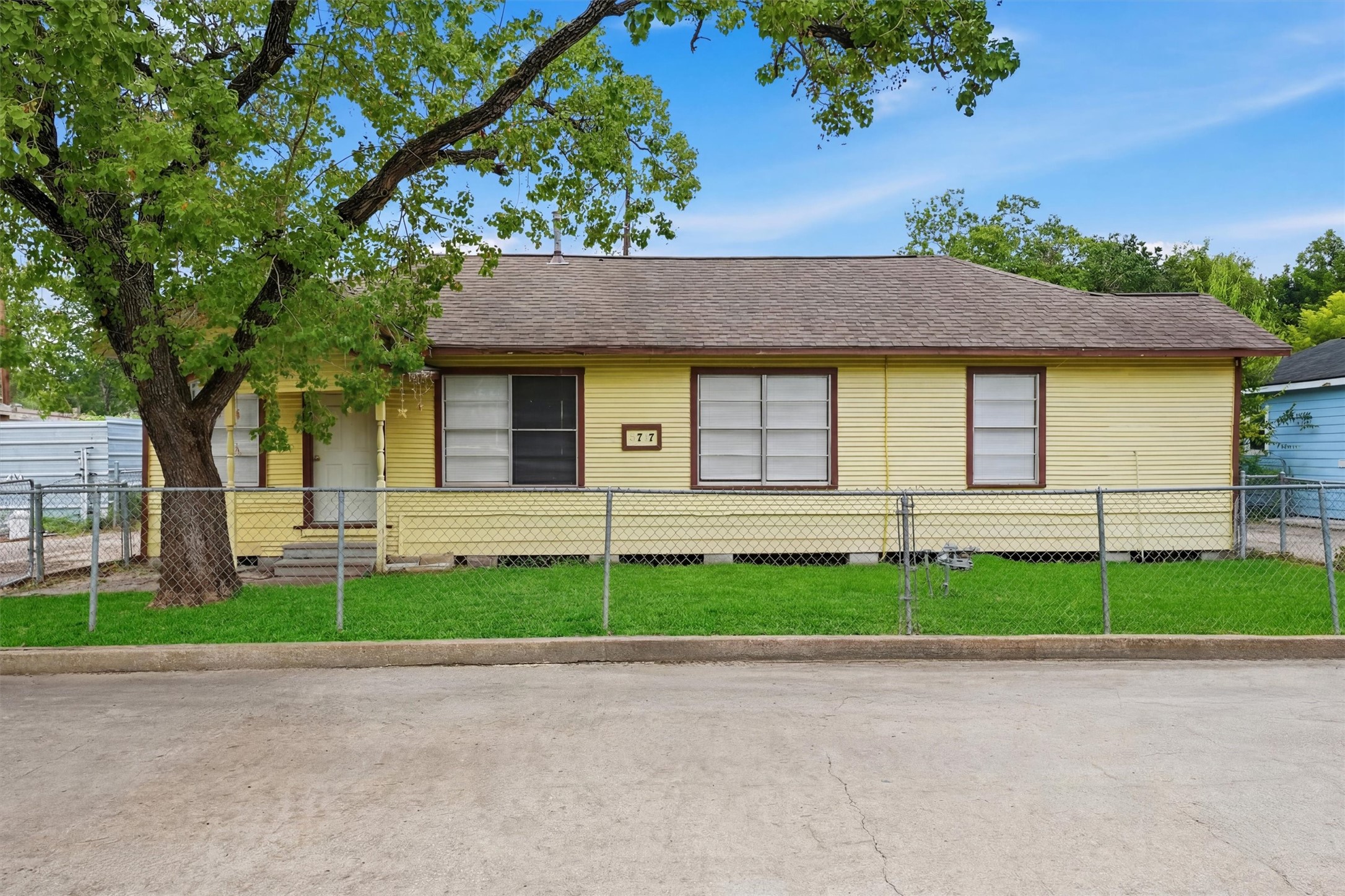 5717 Killough Street Property Photo 2