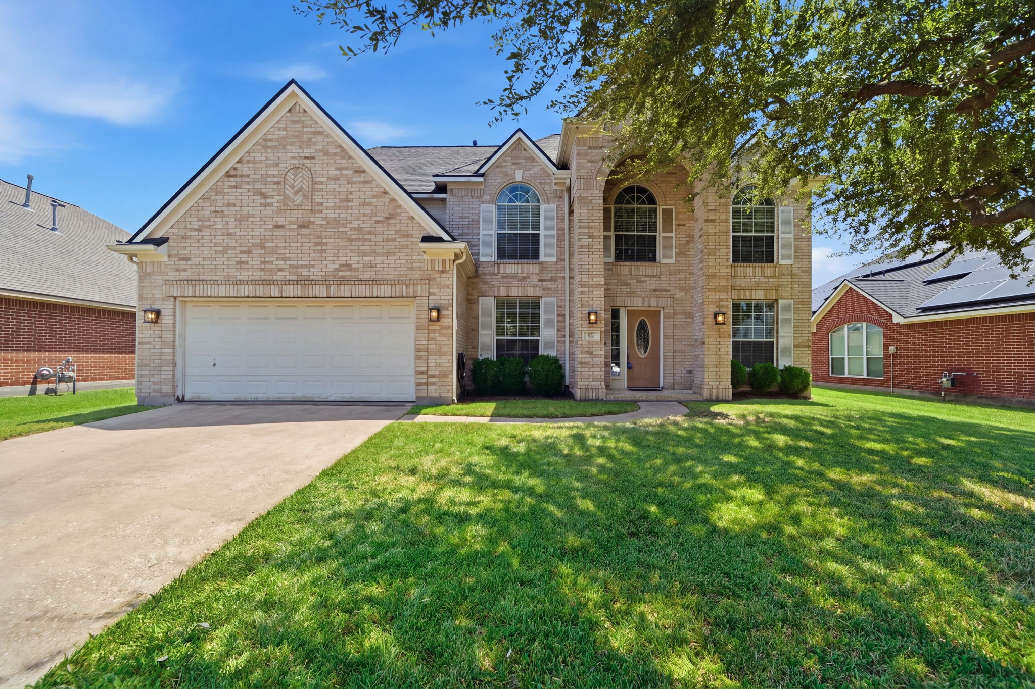 1621 N Yellowstone Drive Property Photo 1