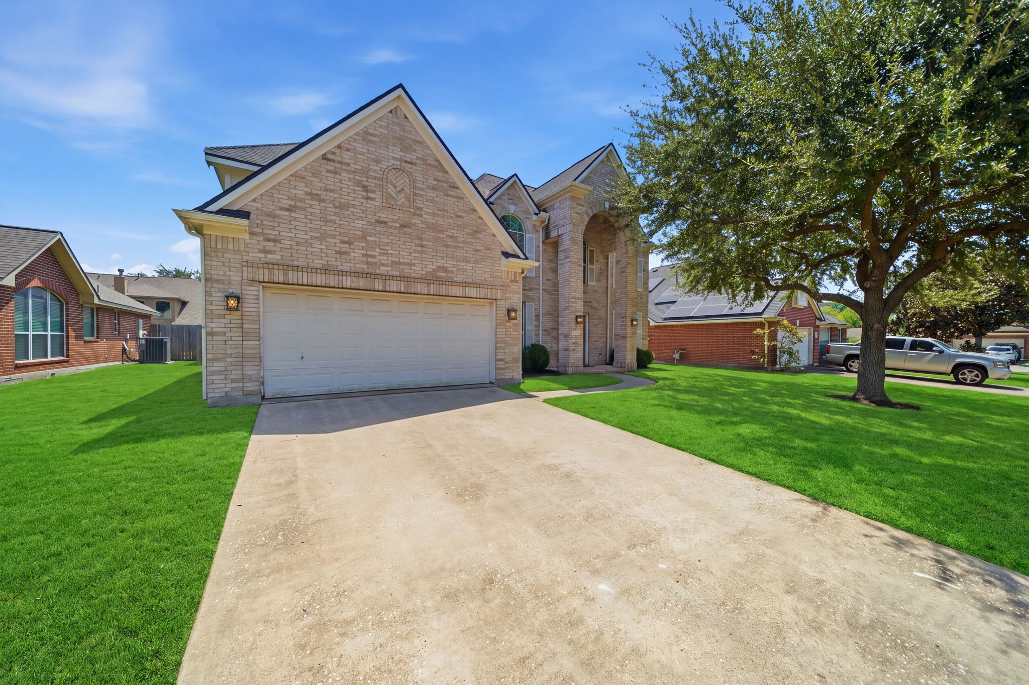 1621 N Yellowstone Drive Property Photo 3