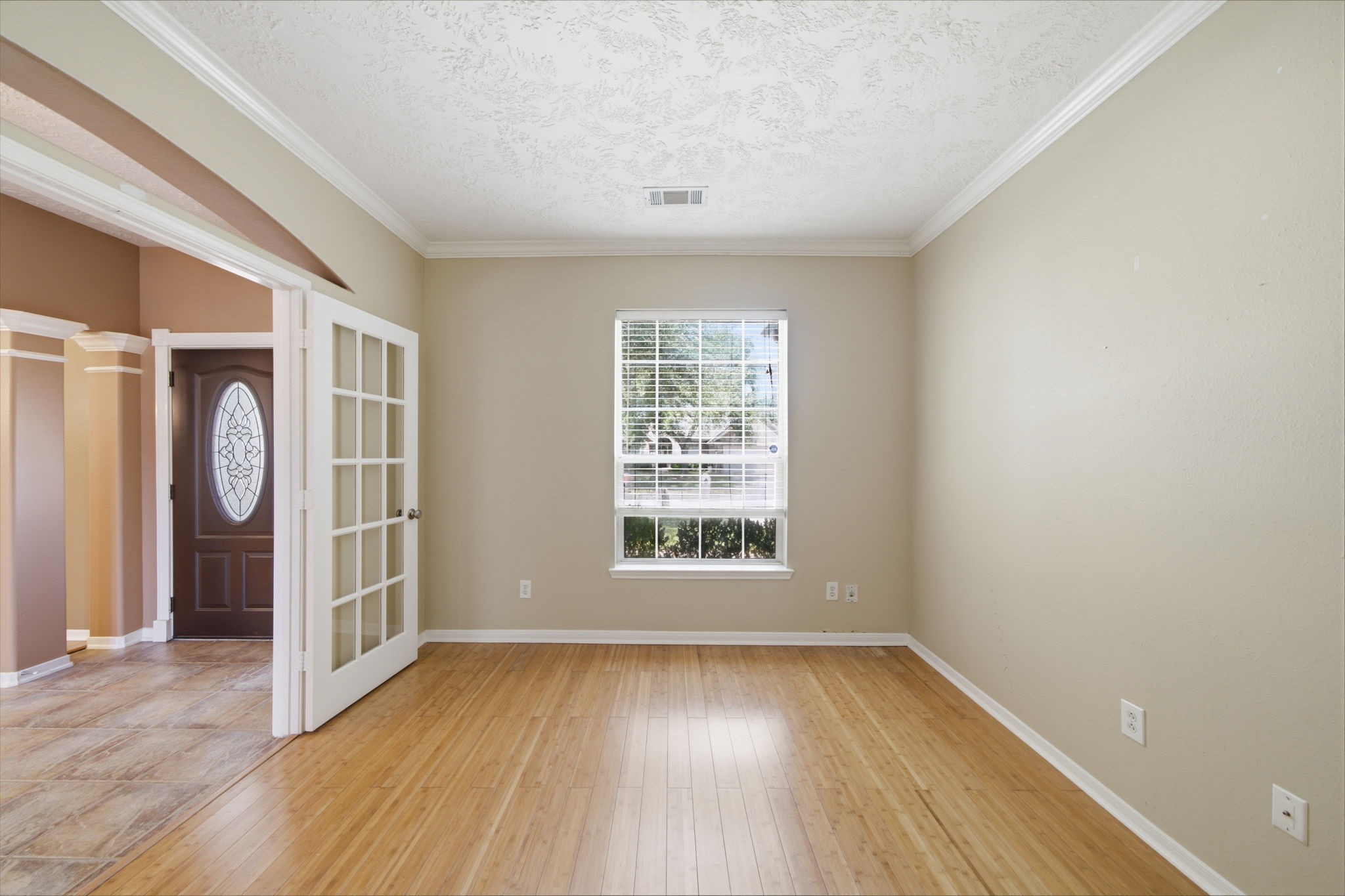 1621 N Yellowstone Drive Property Photo 4