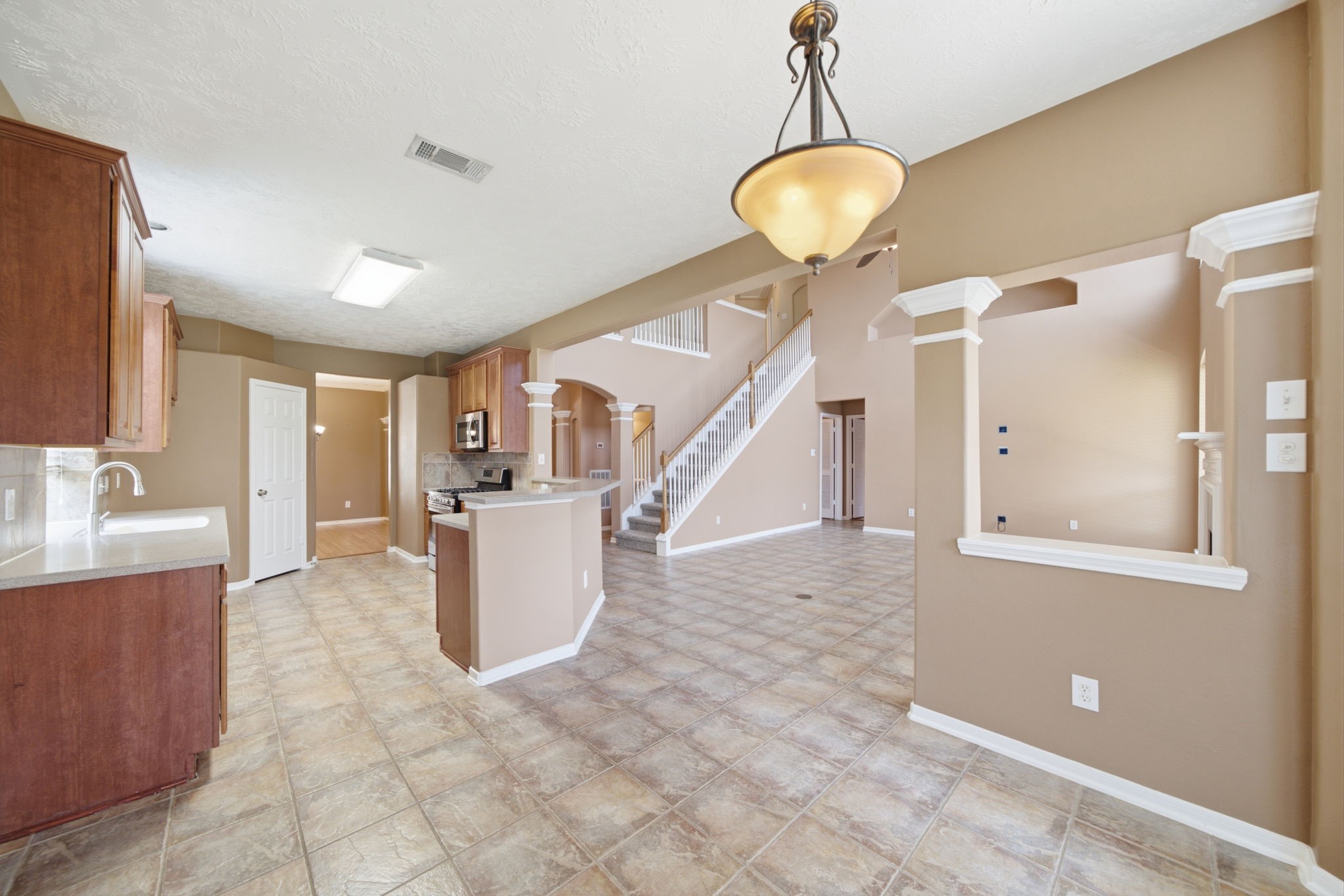 1621 N Yellowstone Drive Property Photo 7