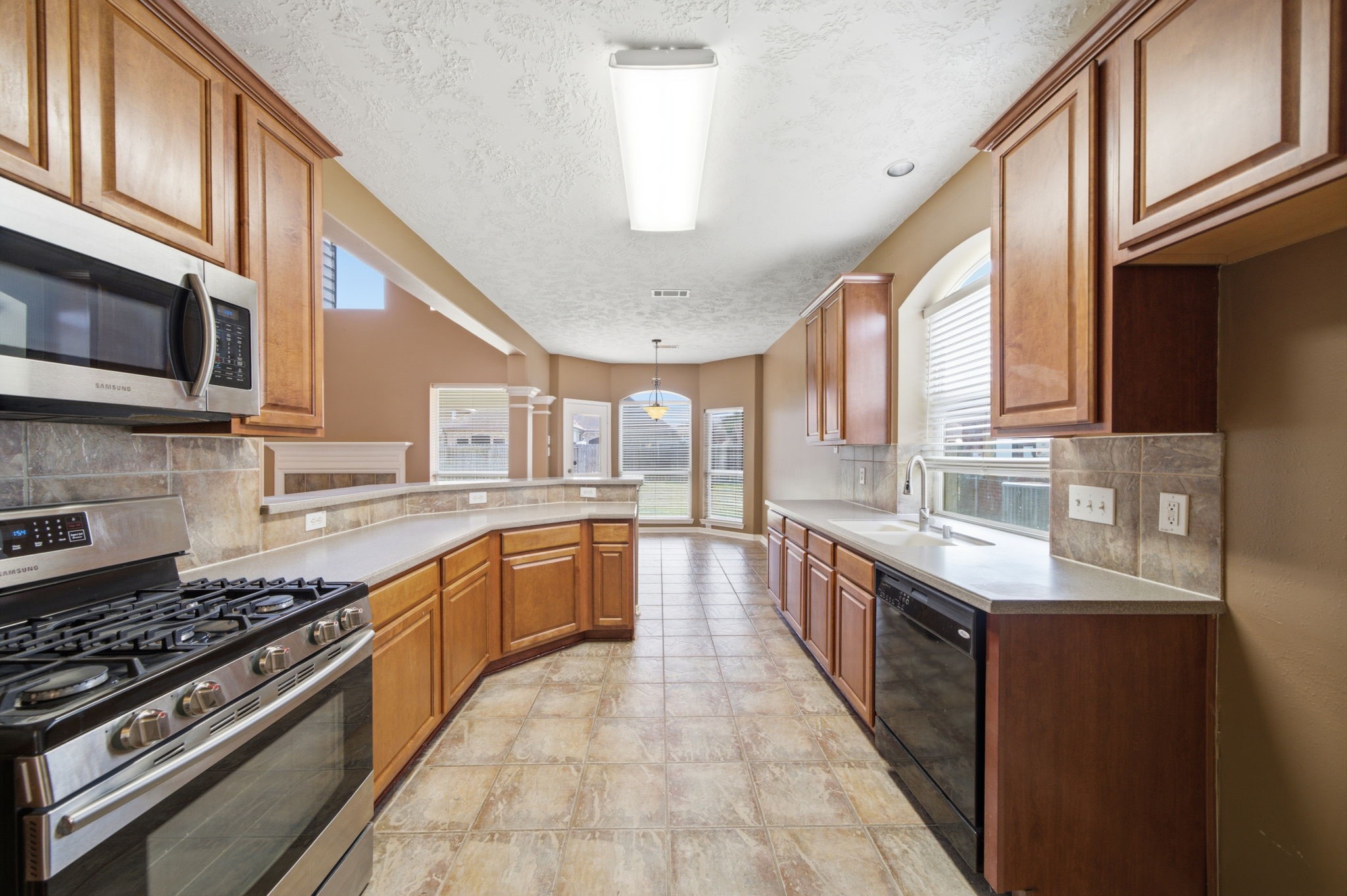 1621 N Yellowstone Drive Property Photo 13