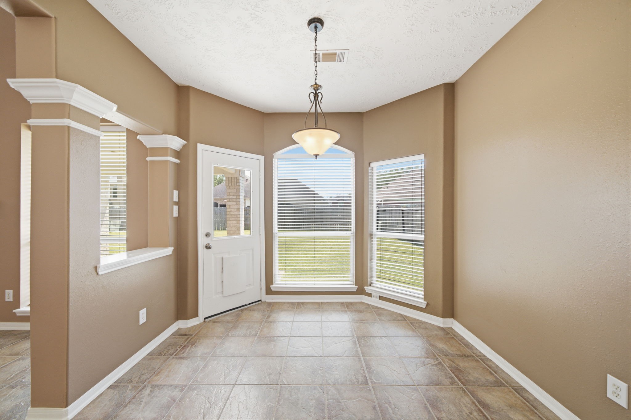 1621 N Yellowstone Drive Property Photo 15