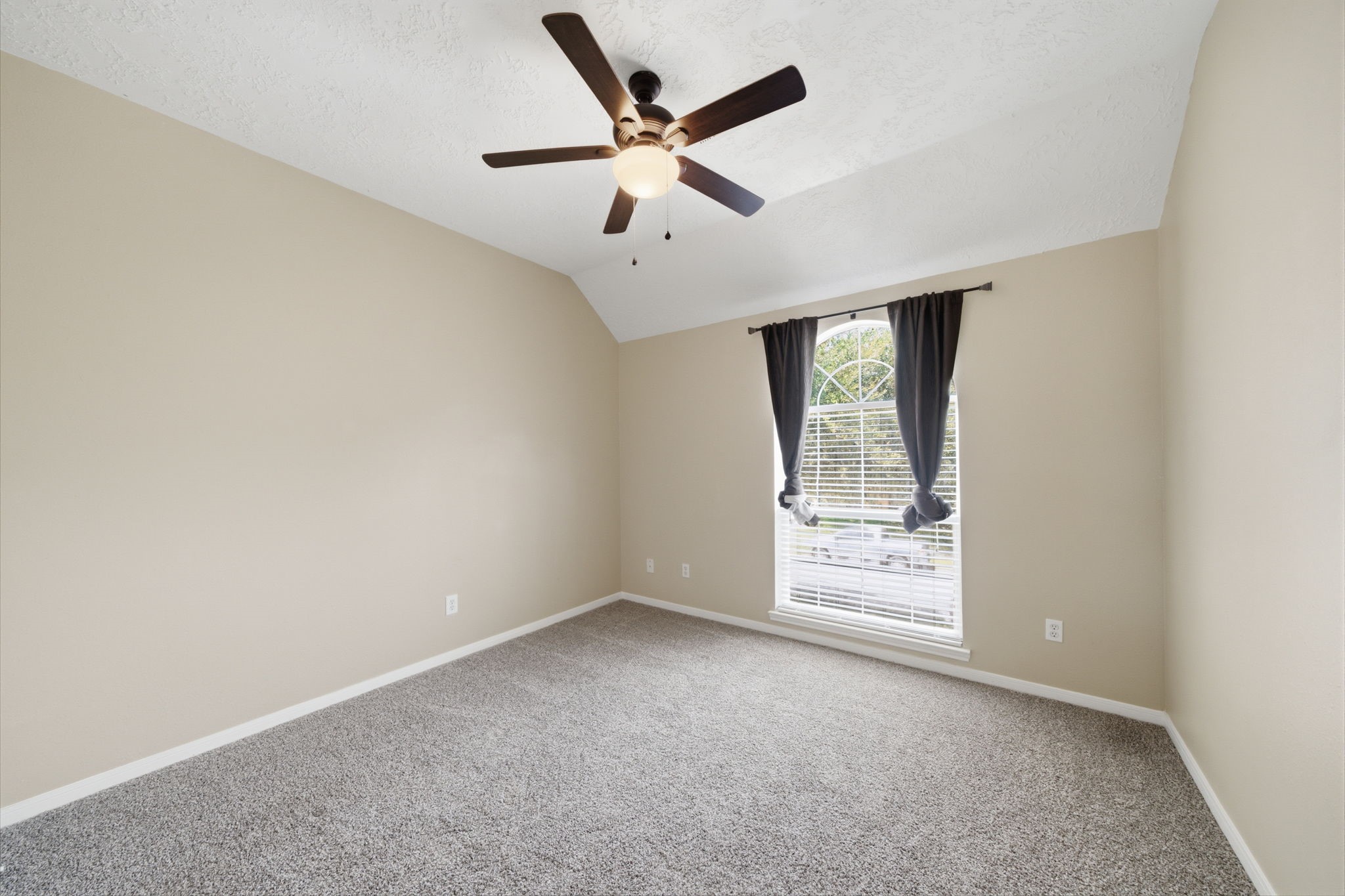 1621 N Yellowstone Drive Property Photo 21