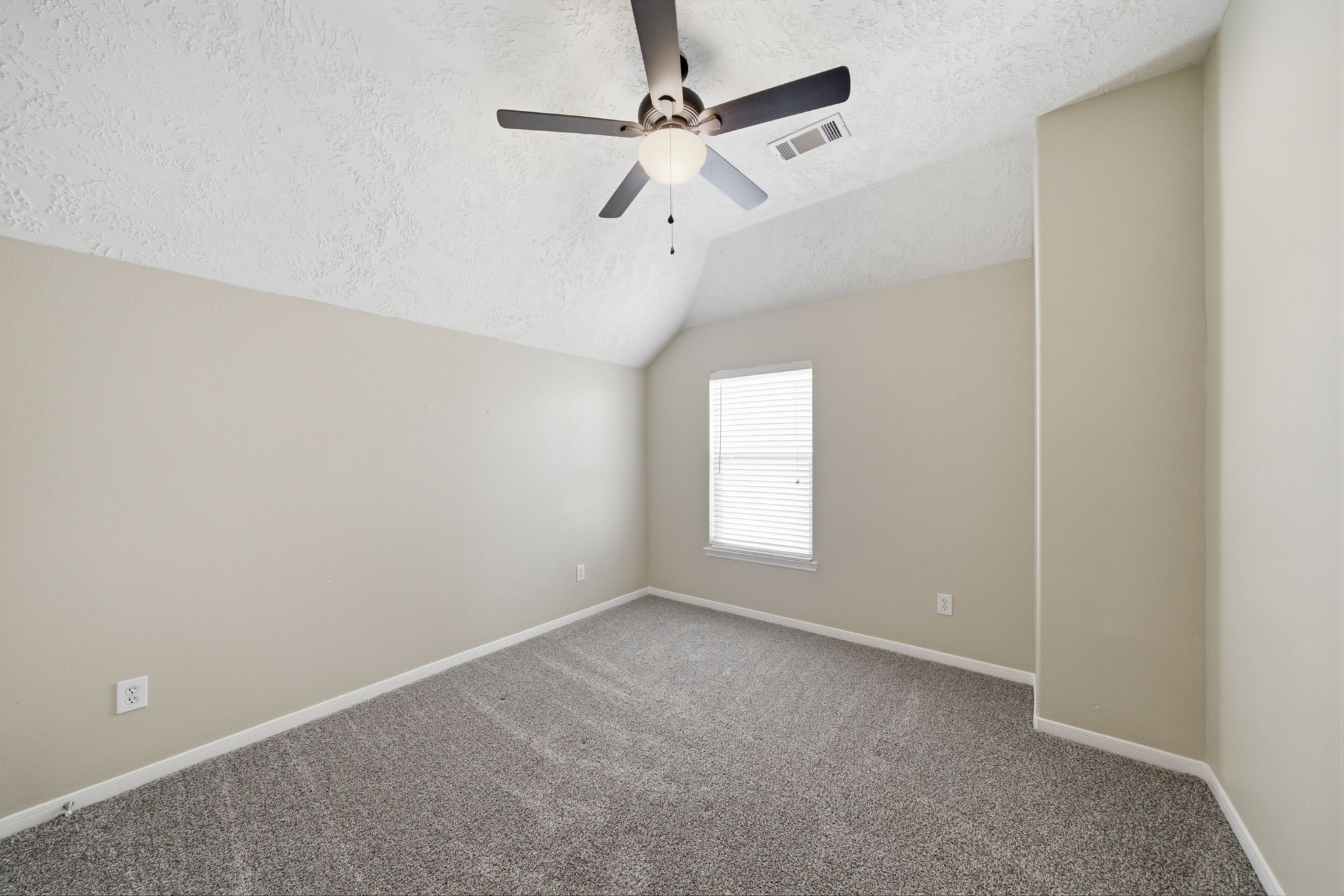 1621 N Yellowstone Drive Property Photo 23