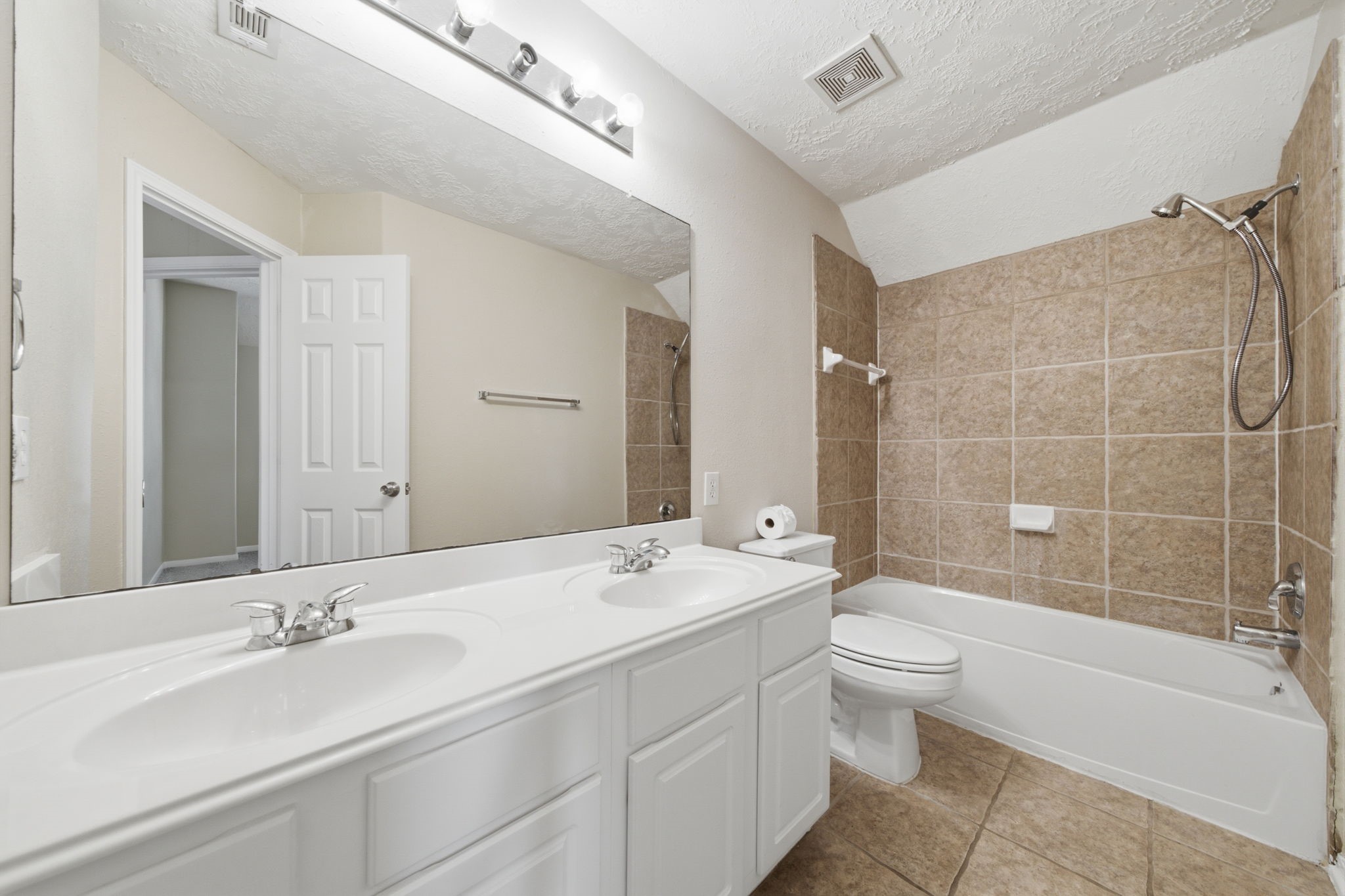 1621 N Yellowstone Drive Property Photo 29