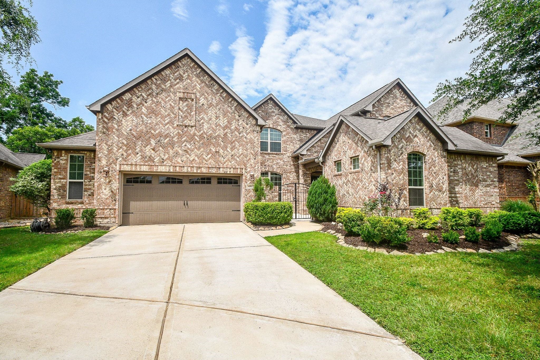 4807 Legend Creek Drive Property Photo 3