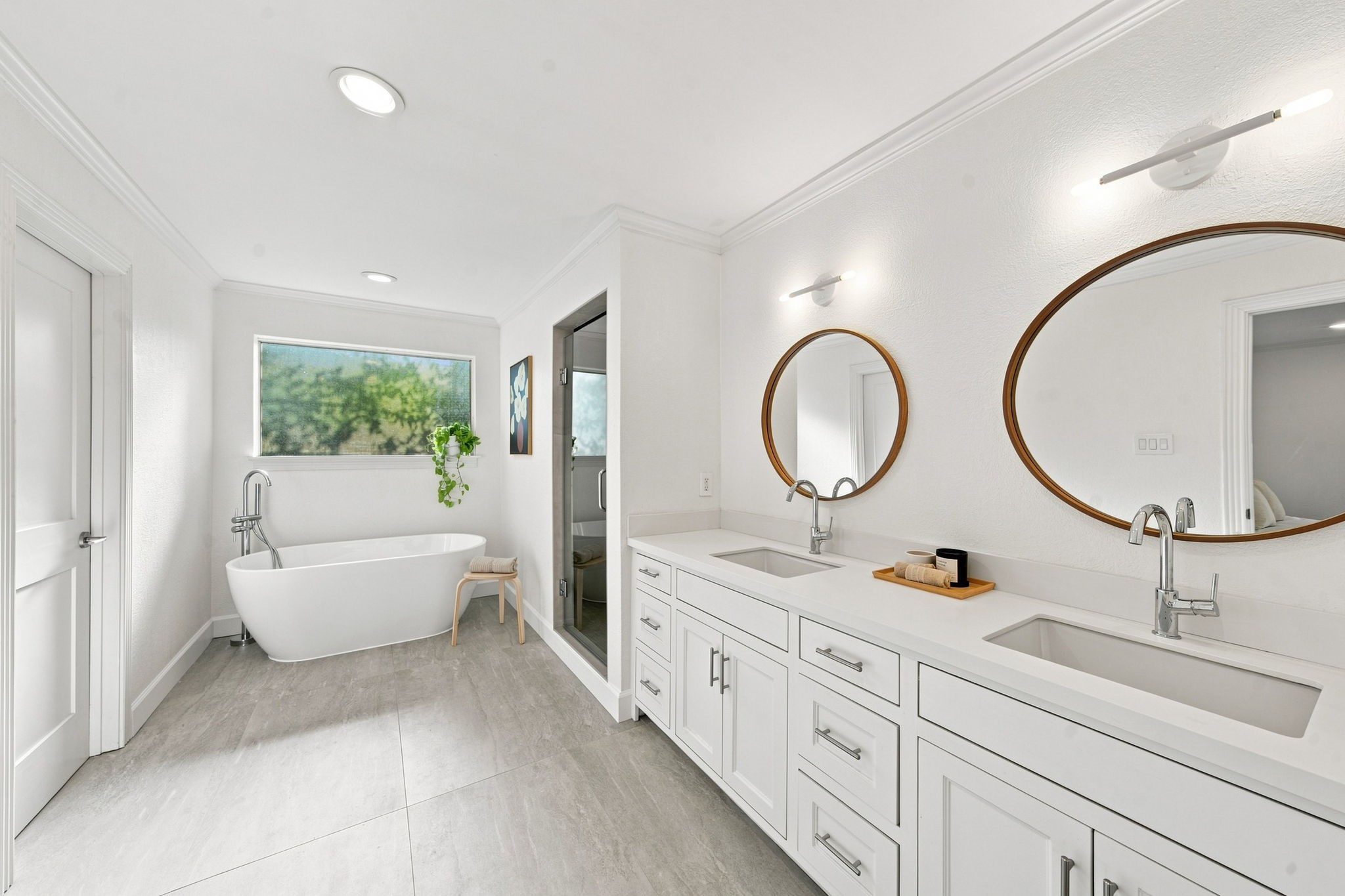 742 W 42nd Street Property Photo 3
