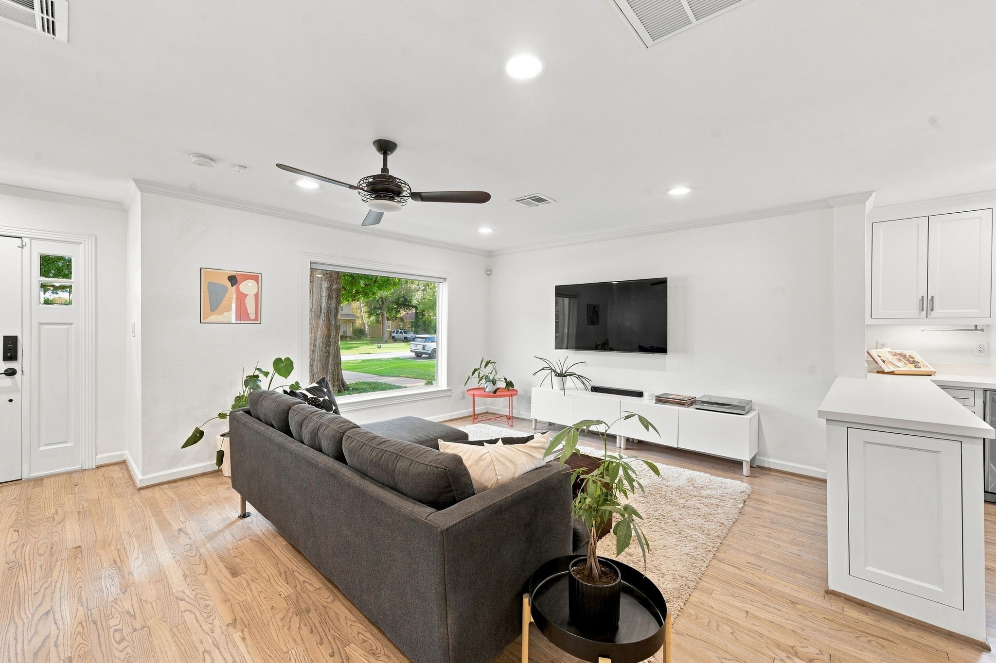 742 W 42nd Street Property Photo 10