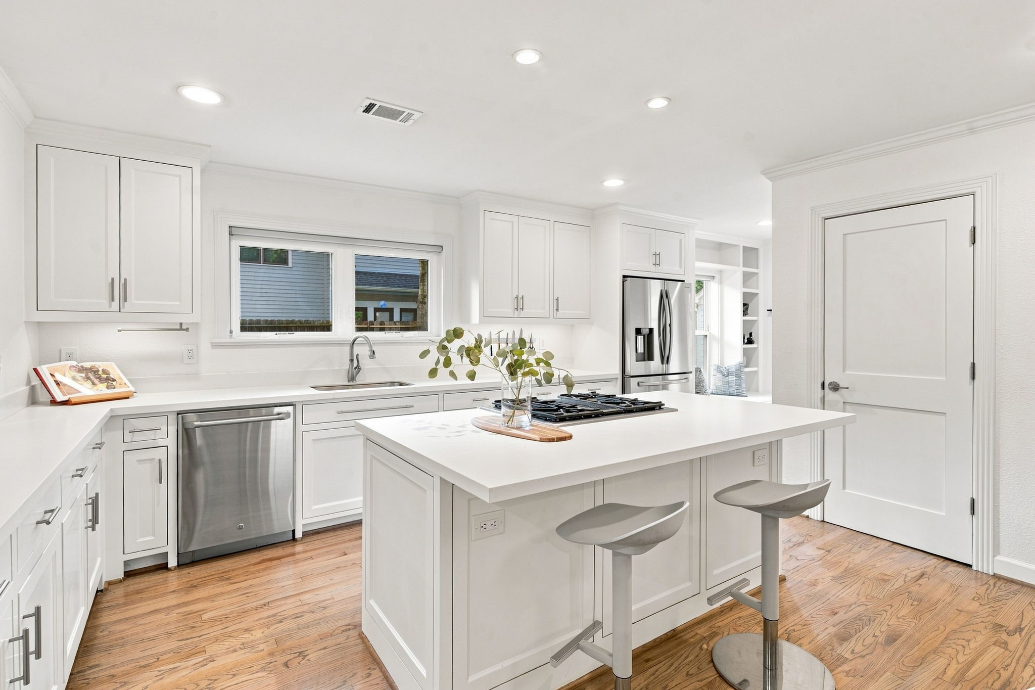 742 W 42nd Street Property Photo 14