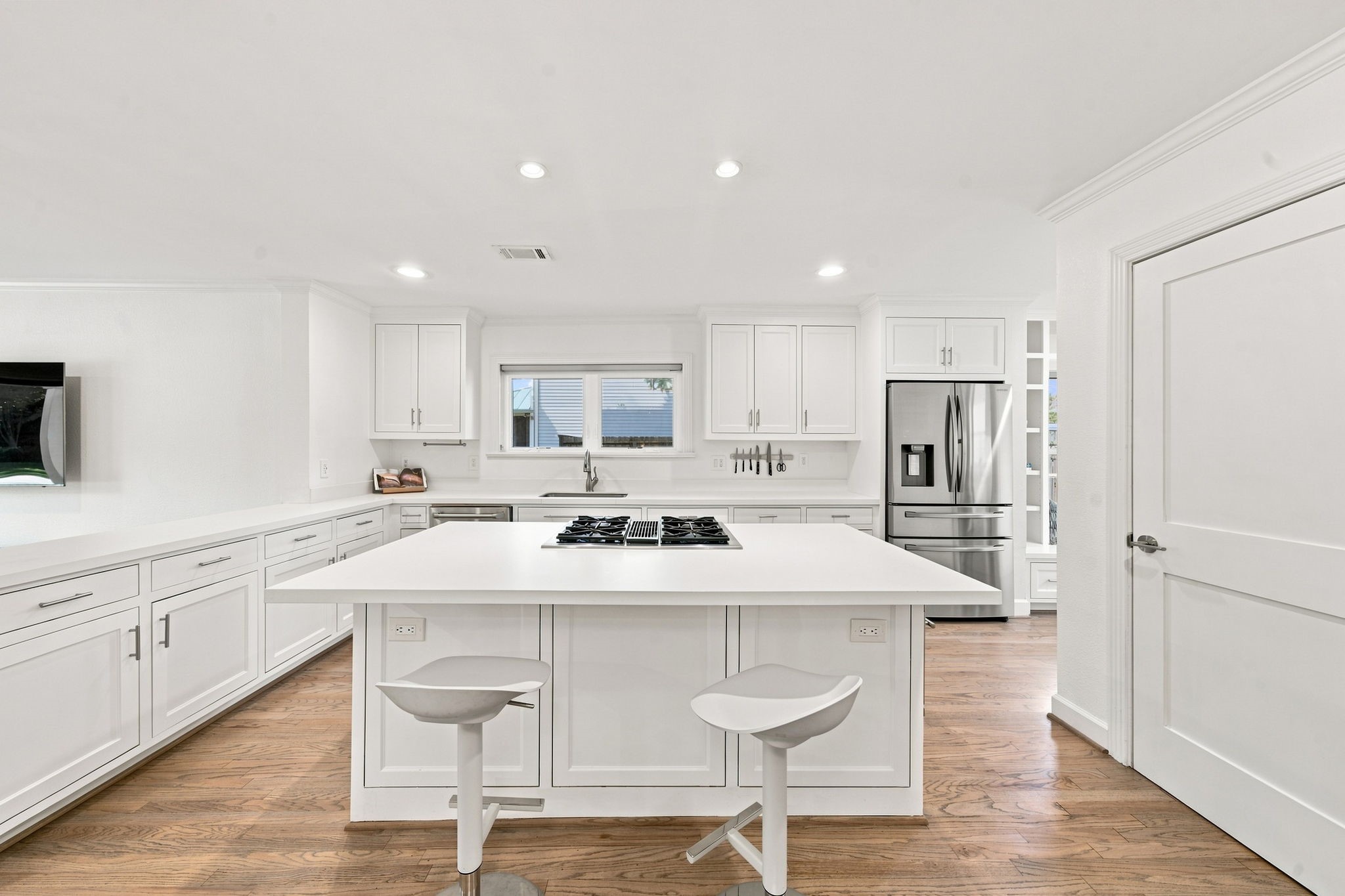 742 W 42nd Street Property Photo 18