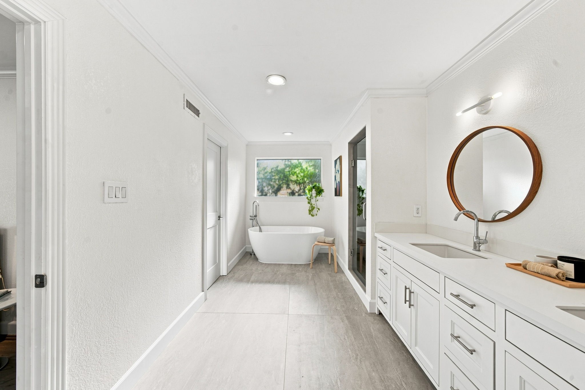 742 W 42nd Street Property Photo 29