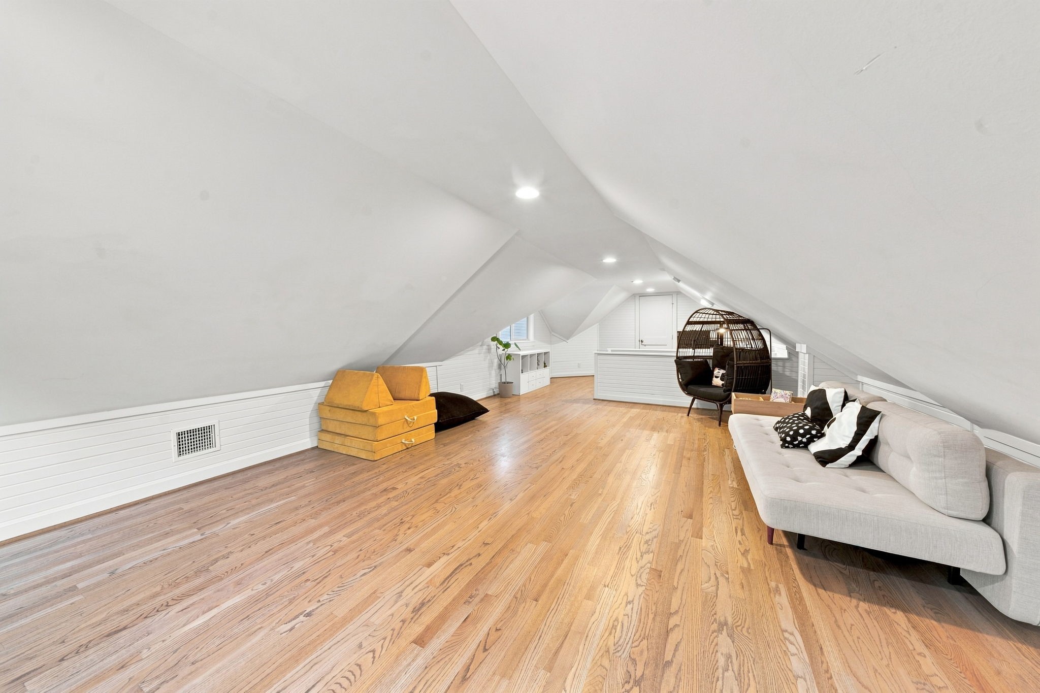 742 W 42nd Street Property Photo 36