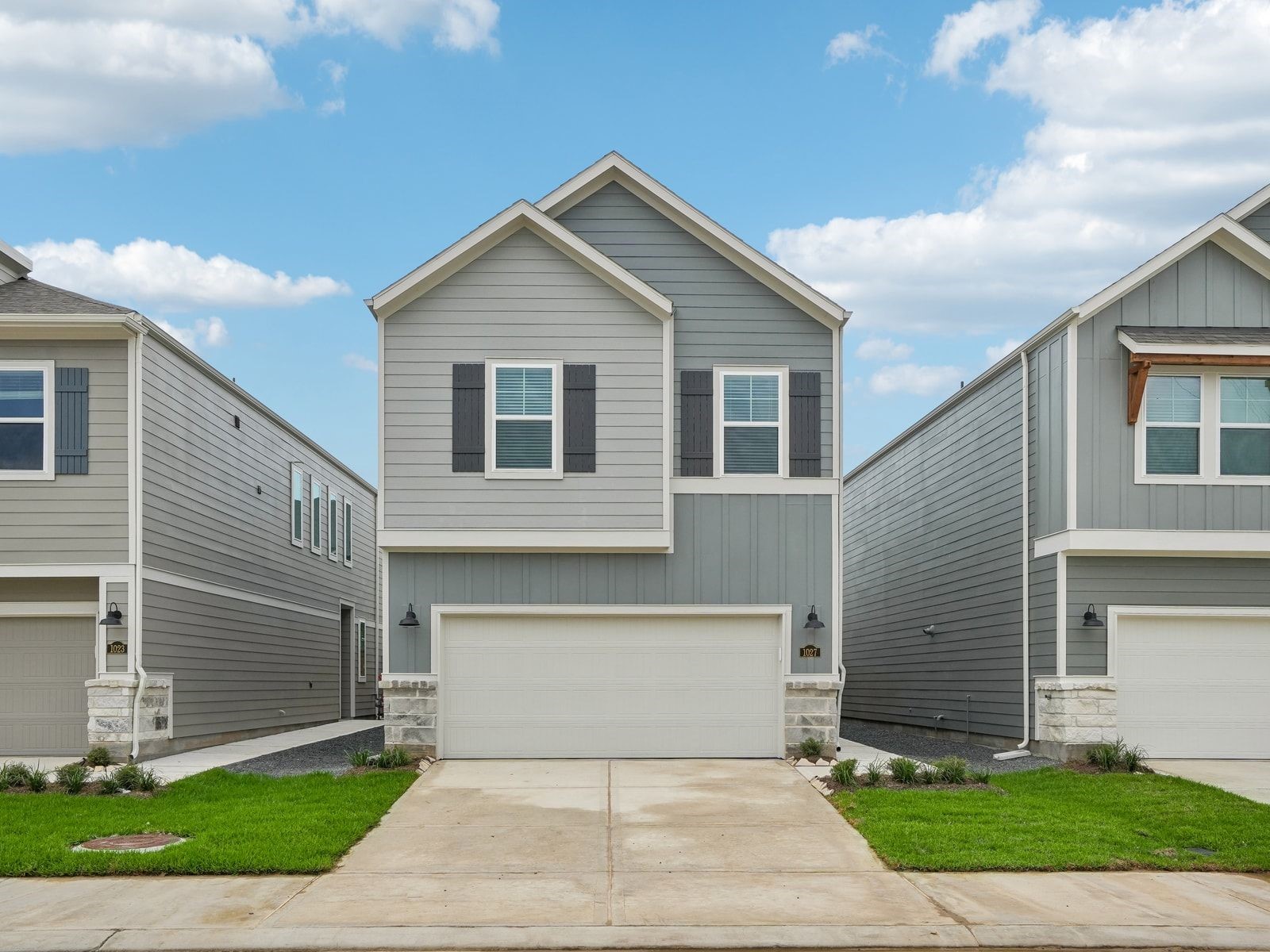 1027 Cedar Place Lane Property Photo 1