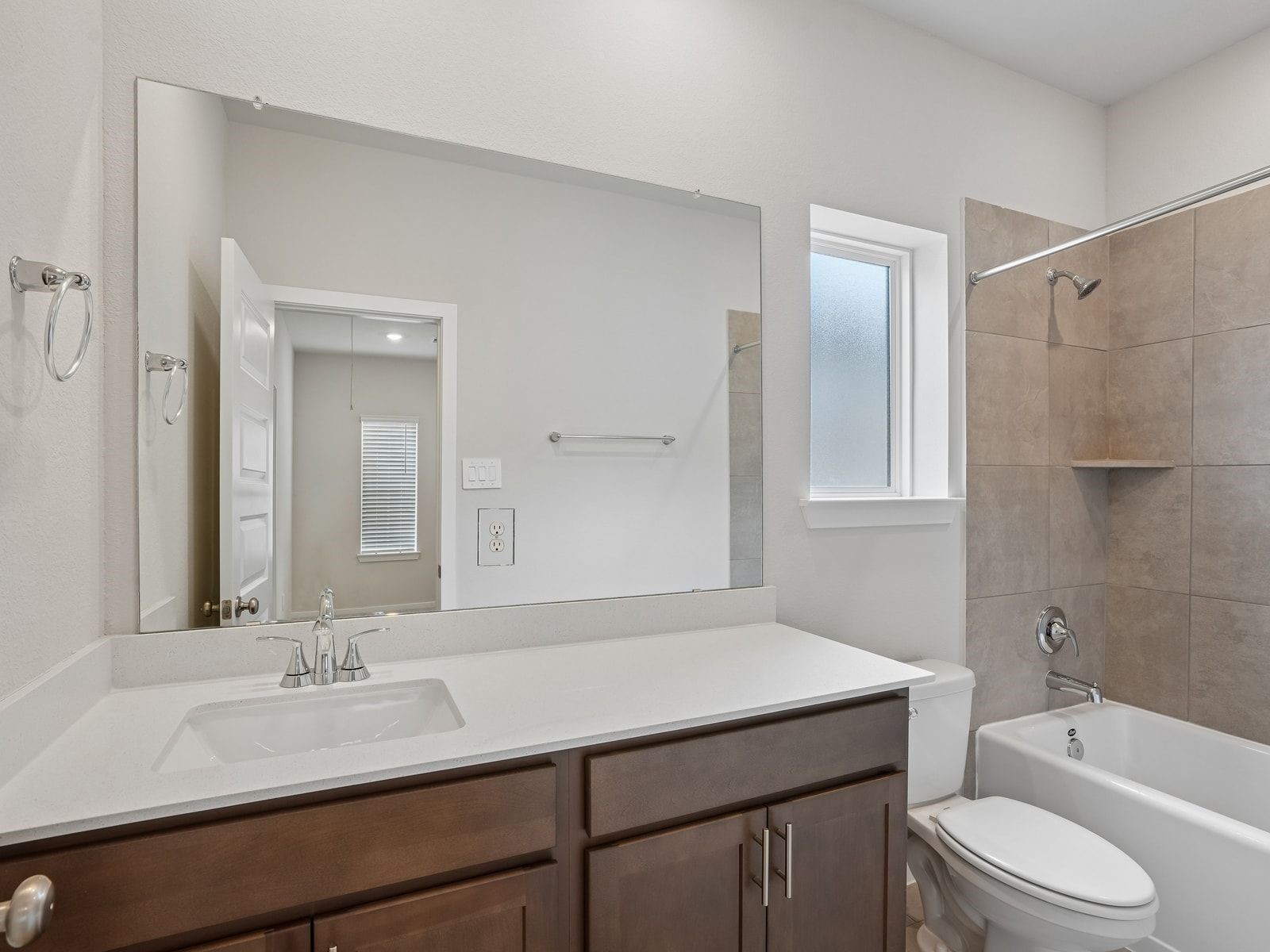 1027 Cedar Place Lane Property Photo 5