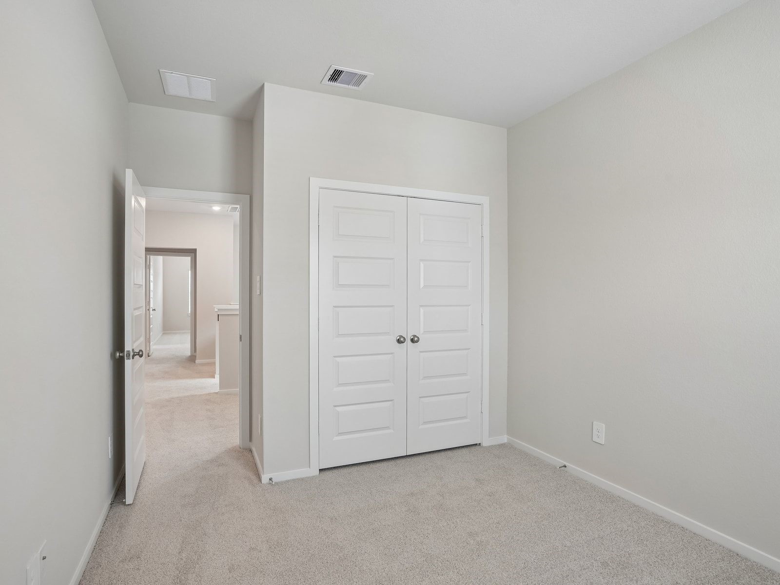 1027 Cedar Place Lane Property Photo 7