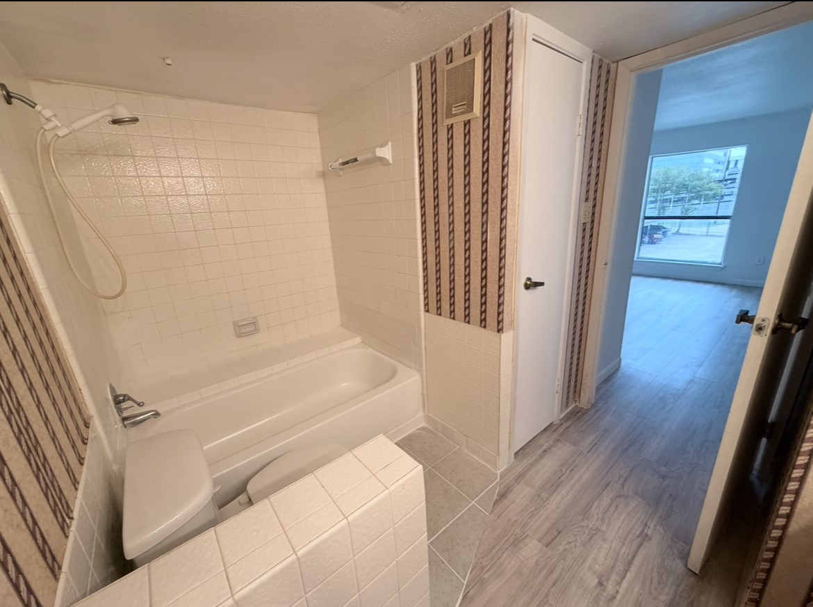 2820 S Bartell I210 Property Photo 6