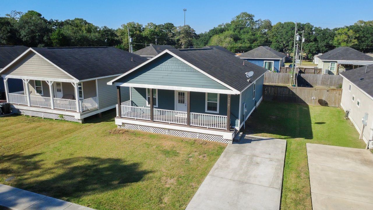 1610 W Willis, Alvin Tx 77511 Property Photo 2