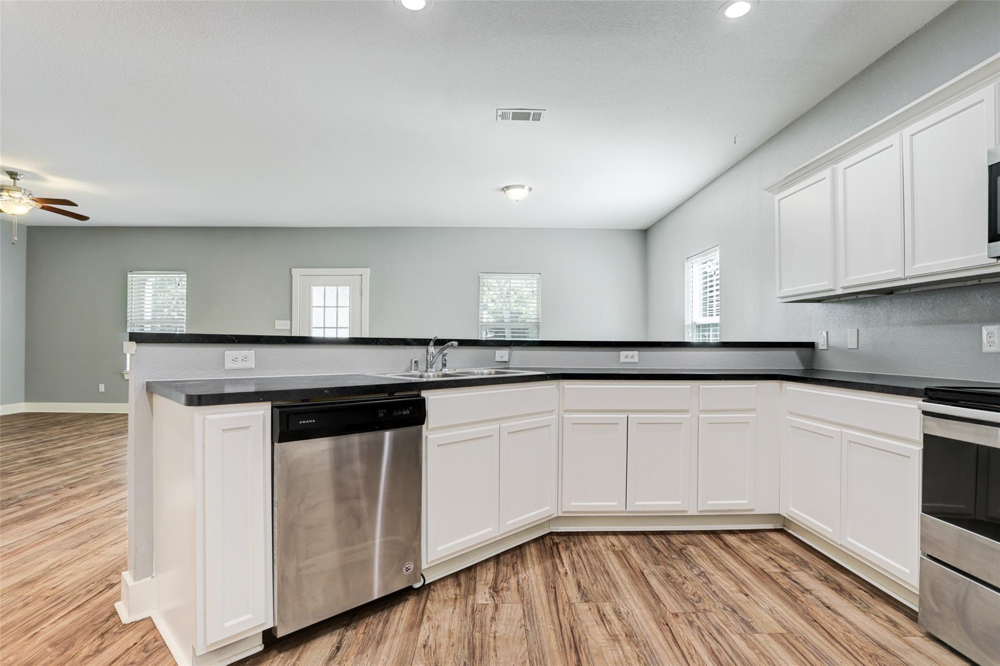 1610 W Willis Property Photo 8