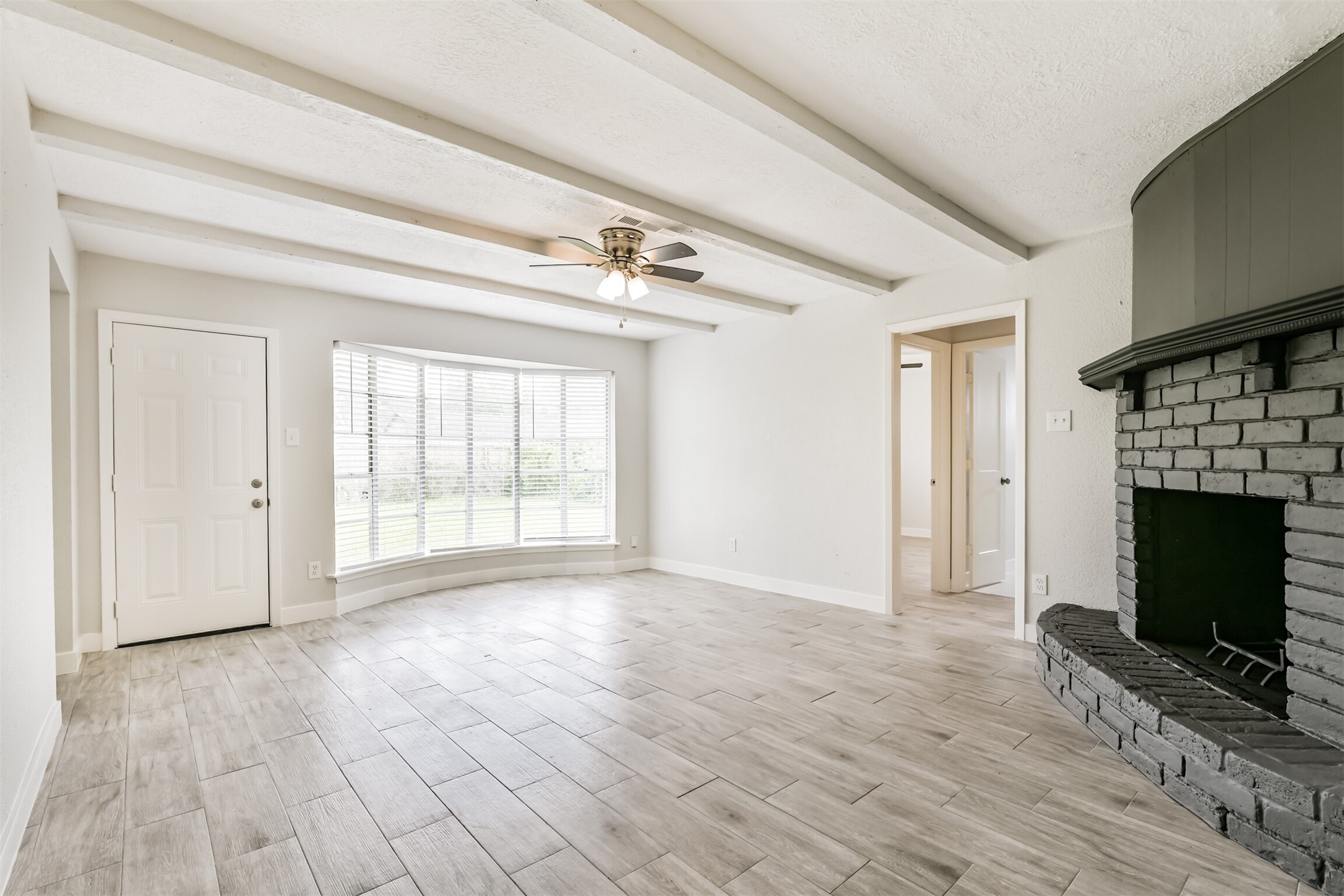 16635 Barcelona Drive Property Photo 2