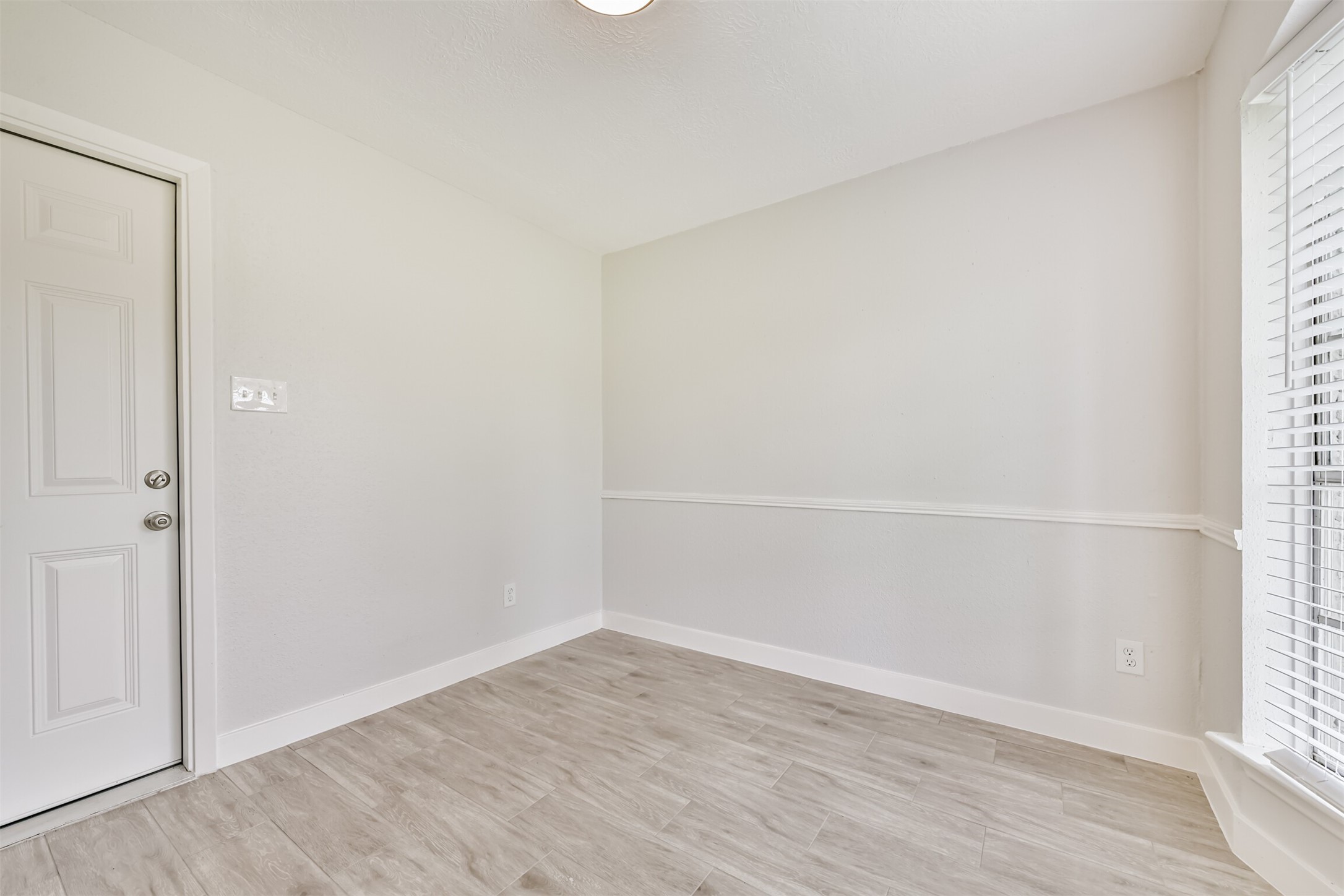 16635 Barcelona Drive Property Photo 9