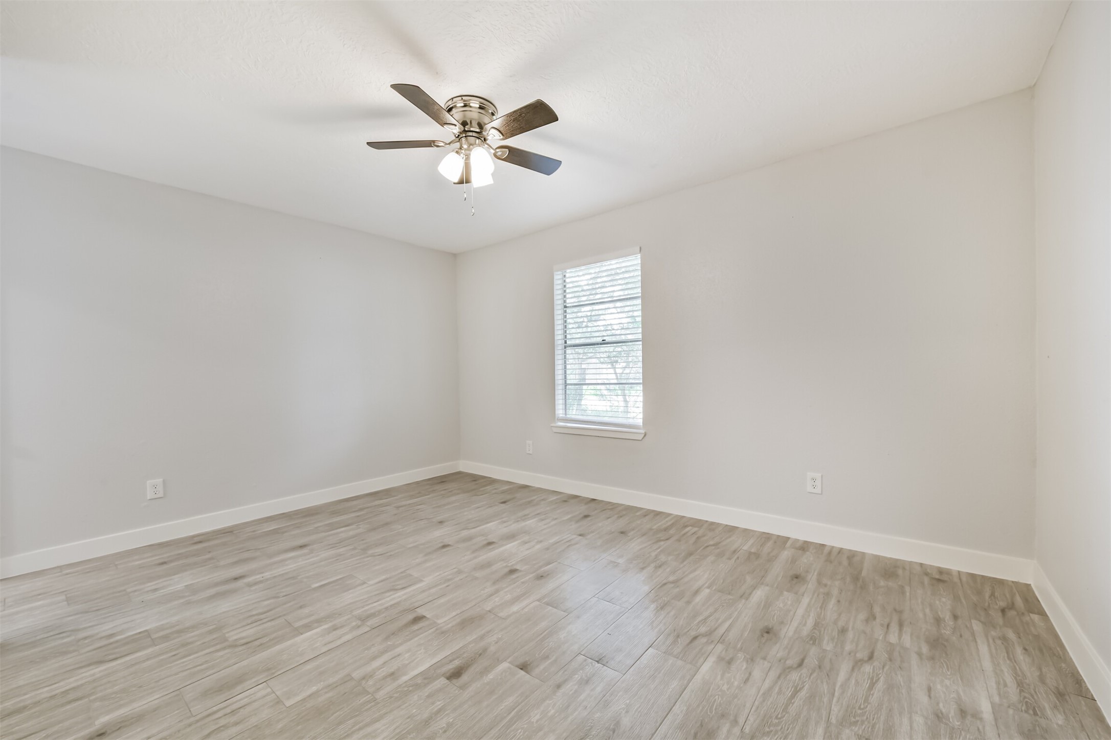 16635 Barcelona Drive Property Photo 12