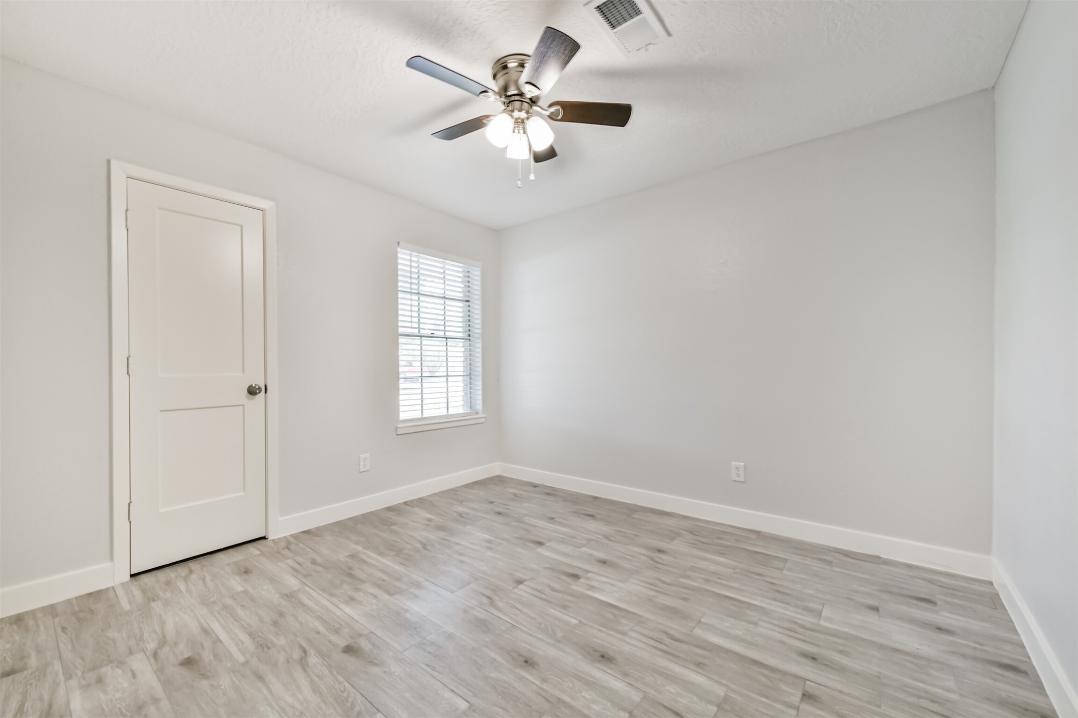 16635 Barcelona Drive Property Photo 16