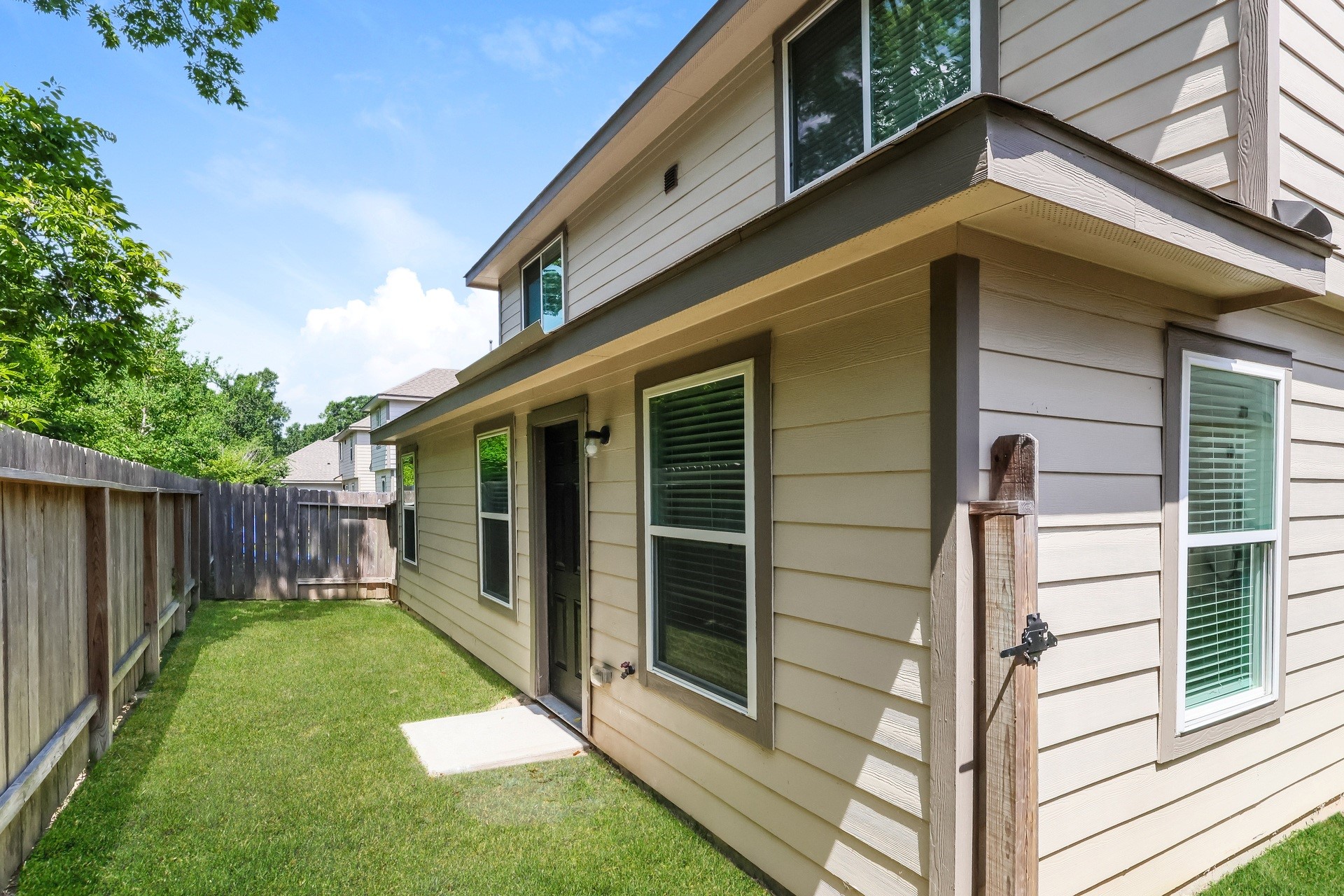 325 Shelby Meadow Drive Property Photo 3