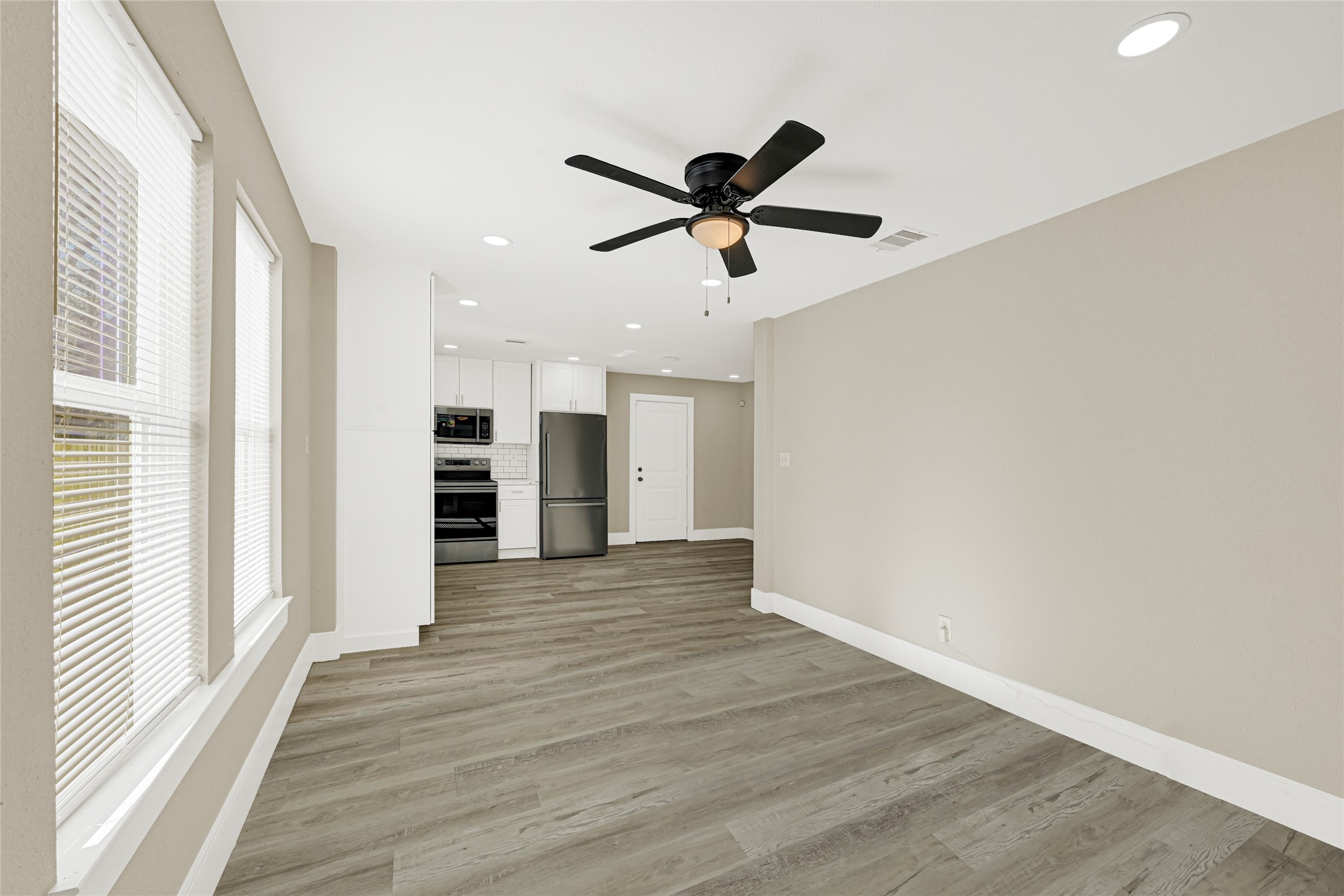 3510 Nagle Street Property Photo 5