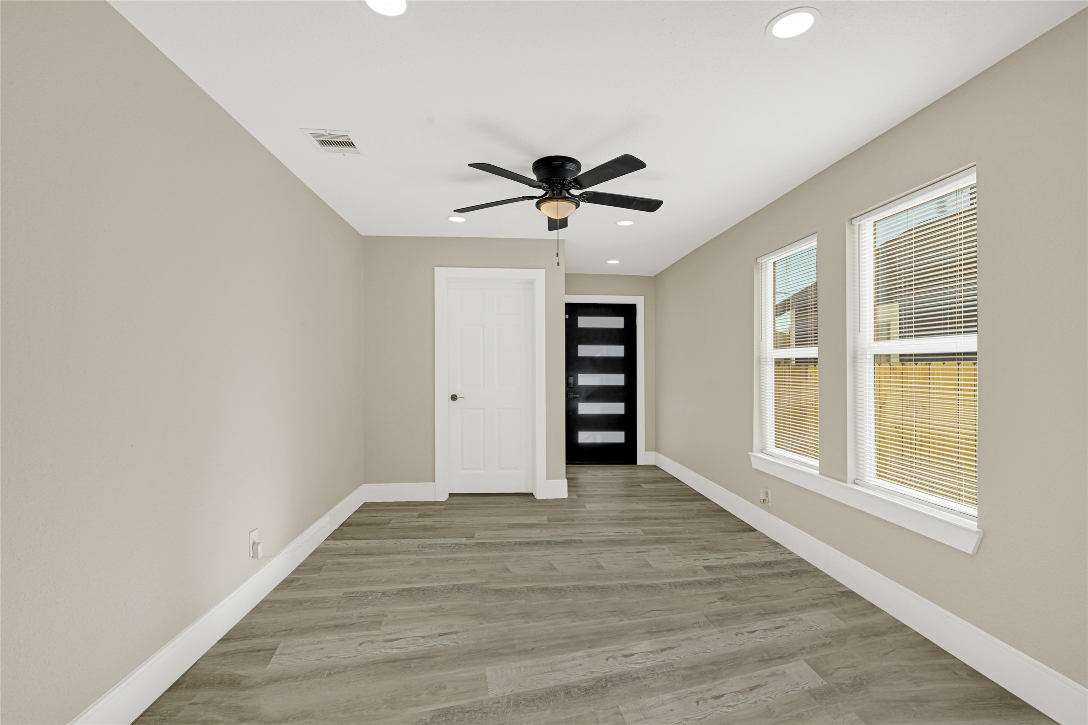 3510 Nagle Street Property Photo 7