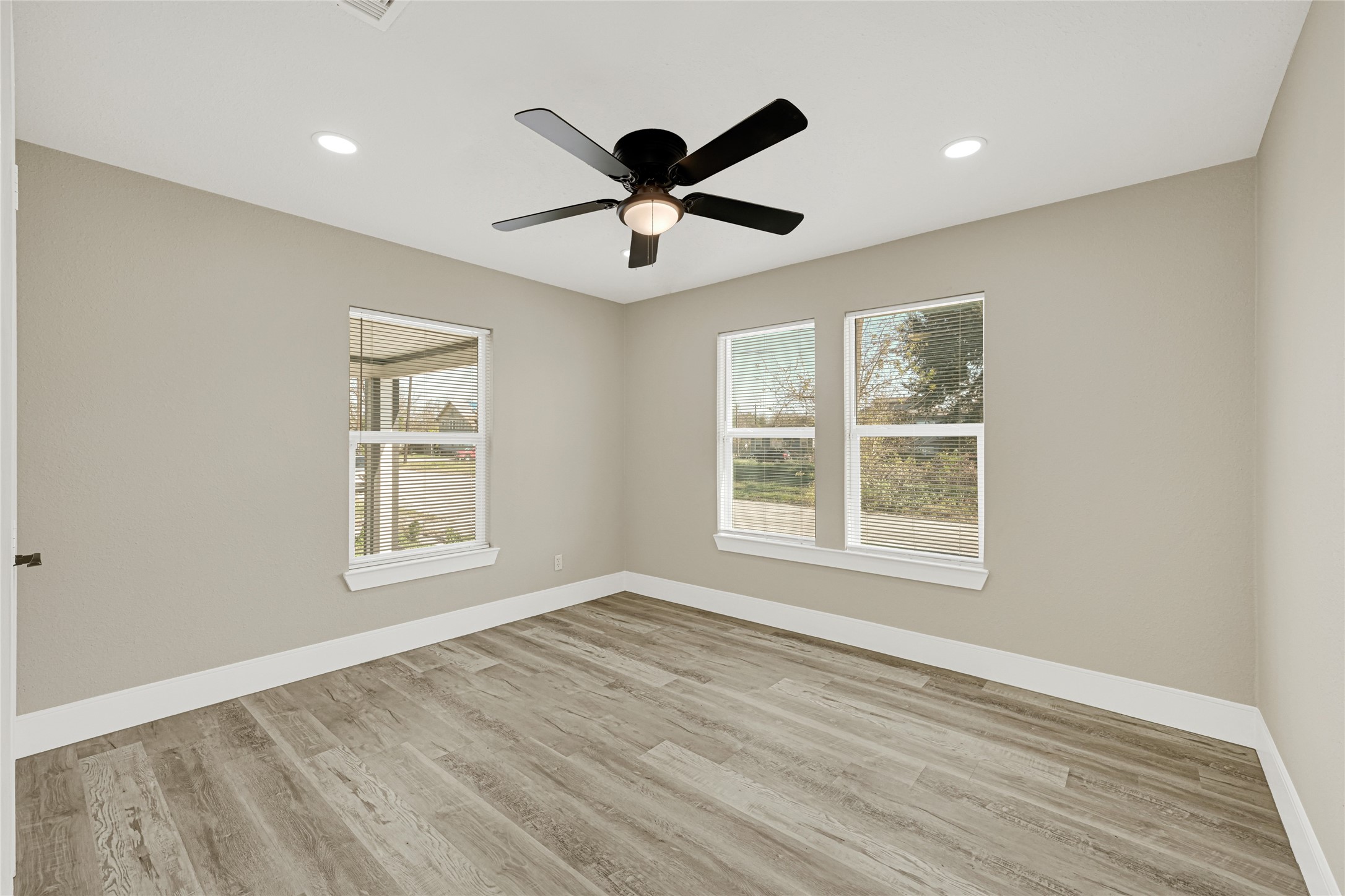 3510 Nagle Street Property Photo 16
