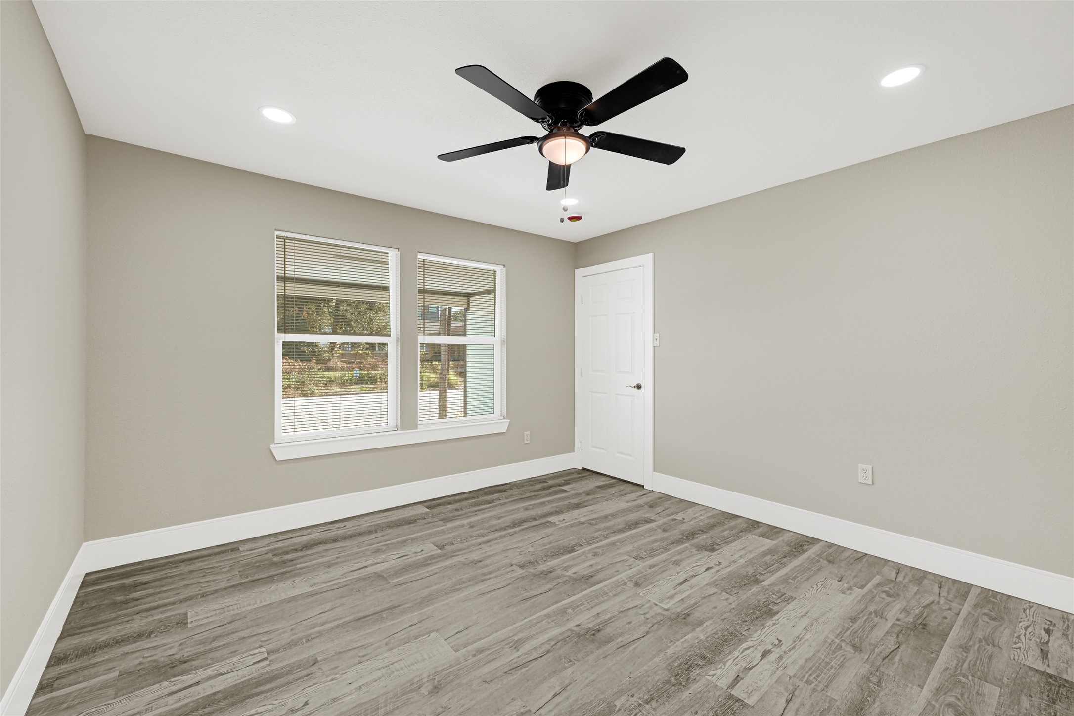 3510 Nagle Street Property Photo 22
