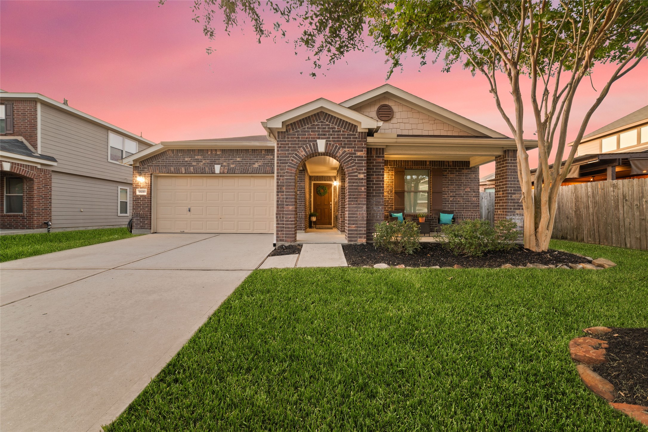 16110 Peach Bluff Lane Property Photo 1