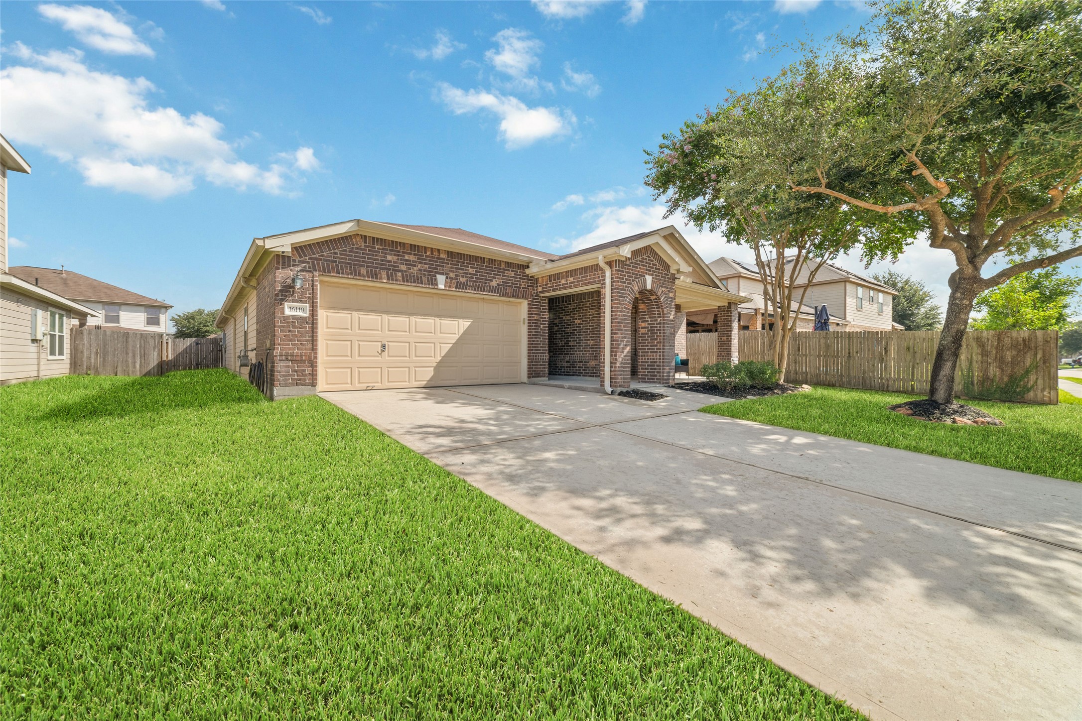 16110 Peach Bluff Lane Property Photo 2