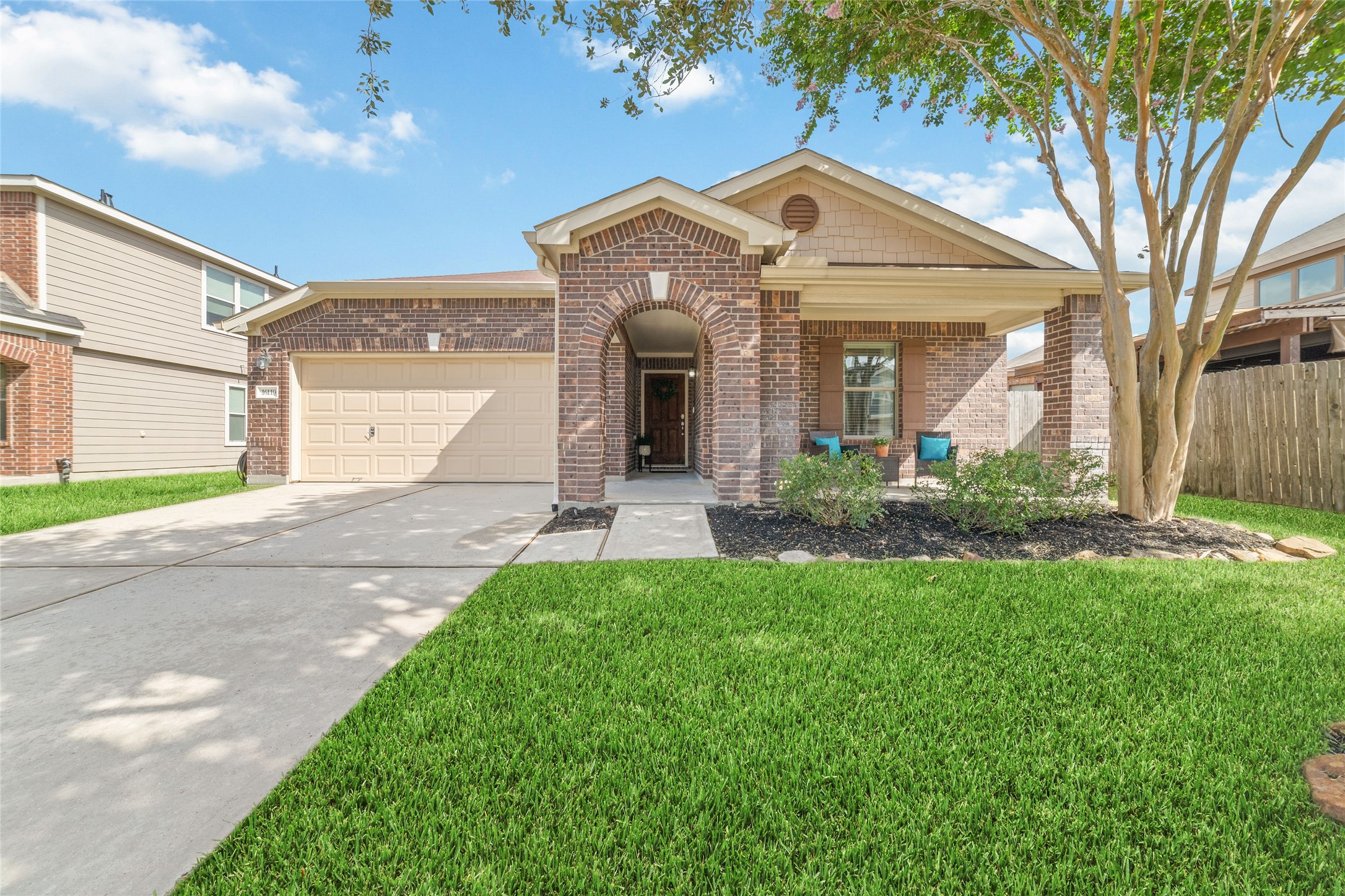 16110 Peach Bluff Lane Property Photo 3