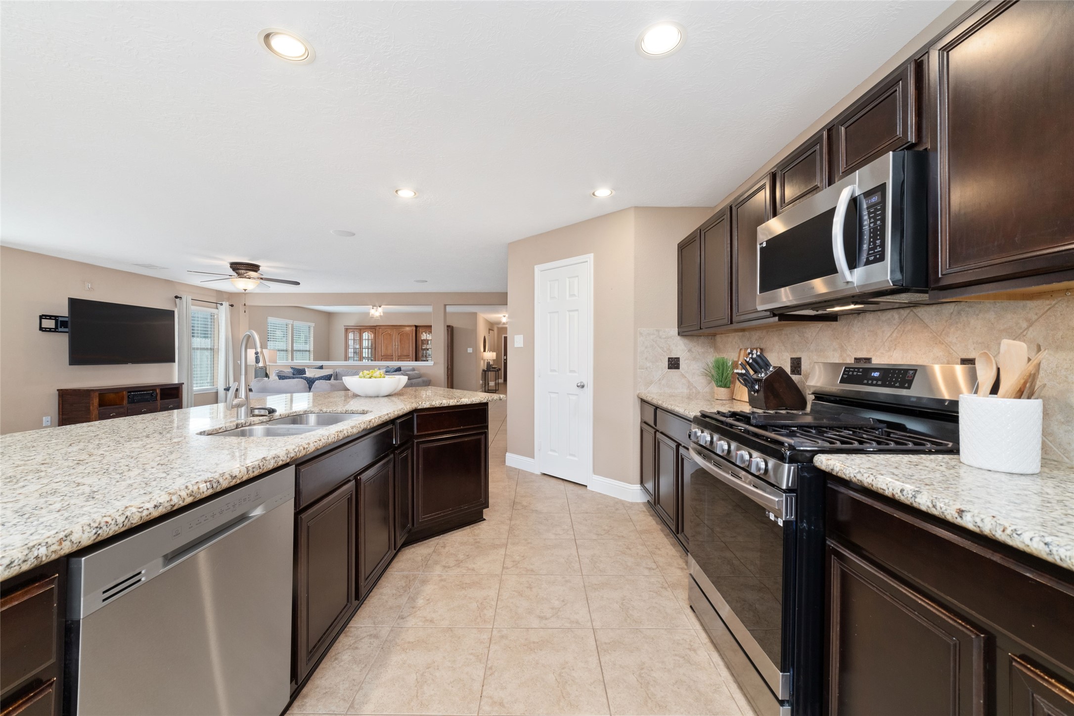 16110 Peach Bluff Lane Property Photo 14