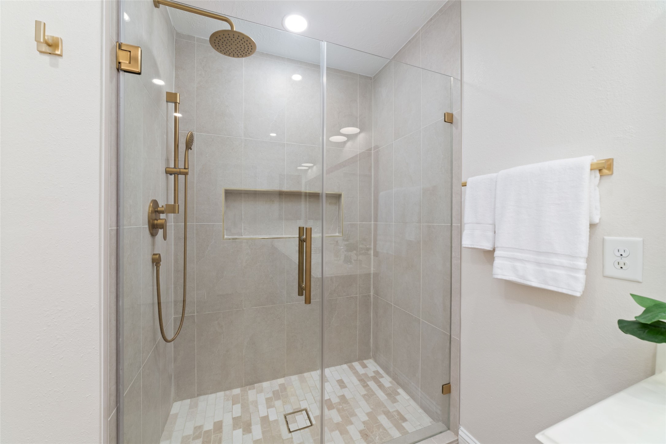 16110 Peach Bluff Lane Property Photo 21