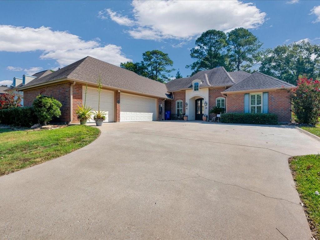4508 Champions Drive Property Photo 3