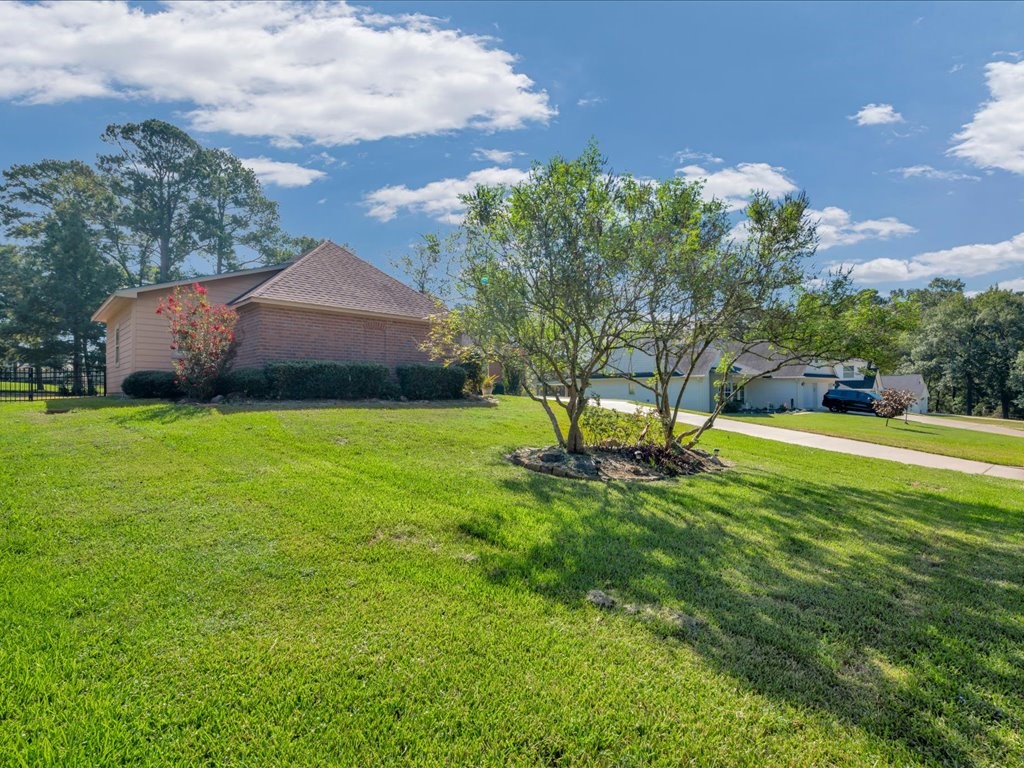 4508 Champions Drive Property Photo 4