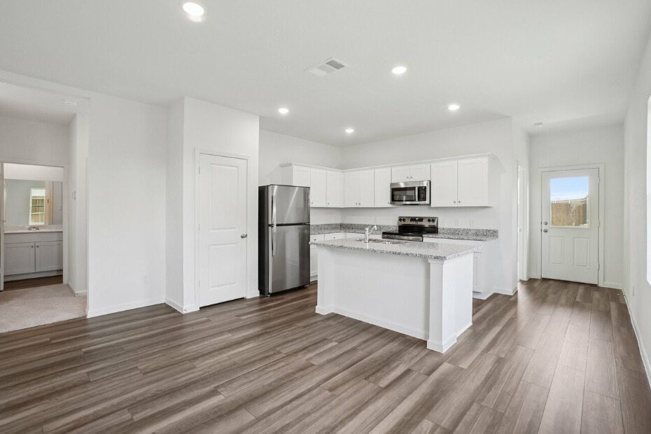 8342 Vacek Crossing Way Property Photo 6