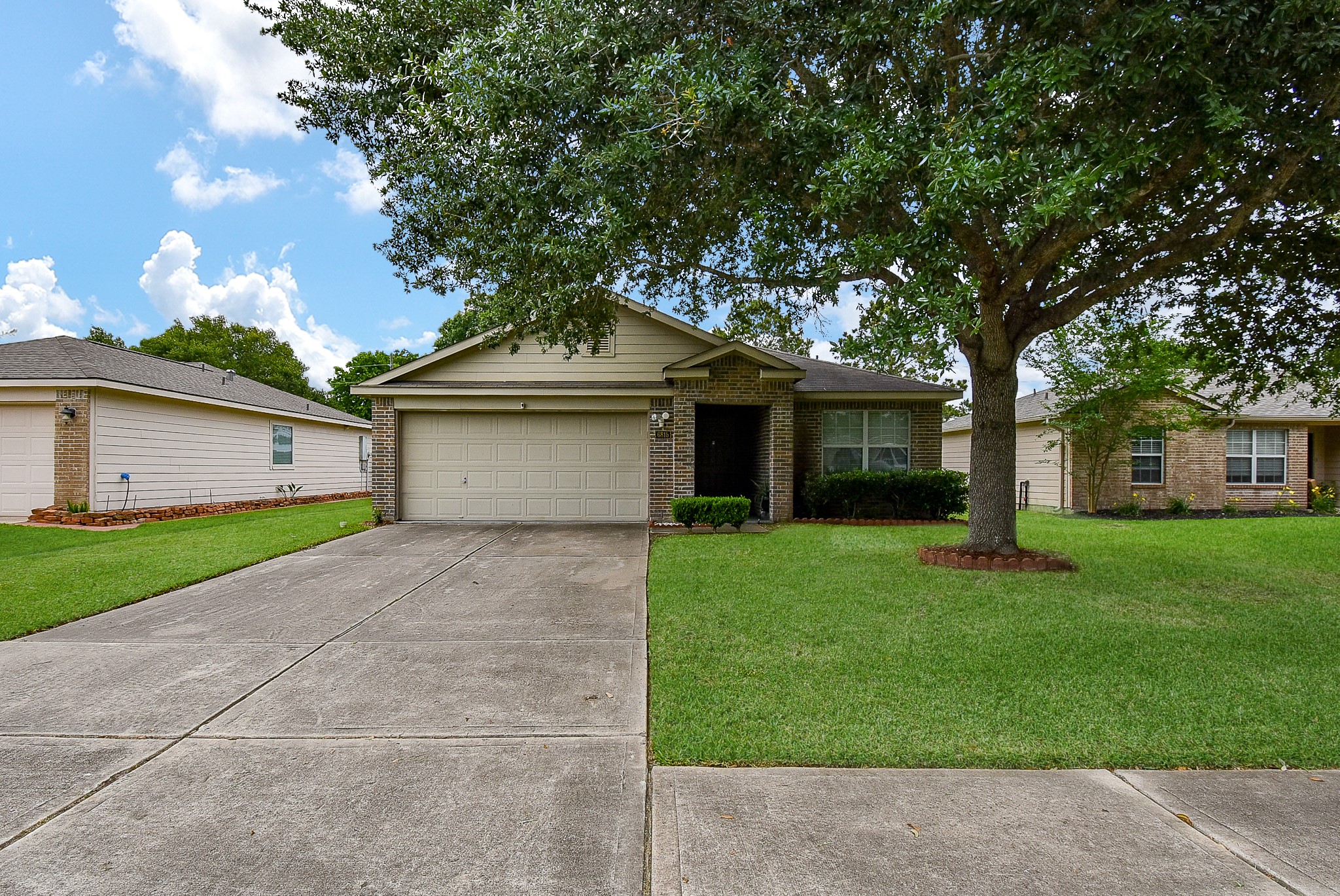 6815 Manor Terrace Lane Property Photo 1
