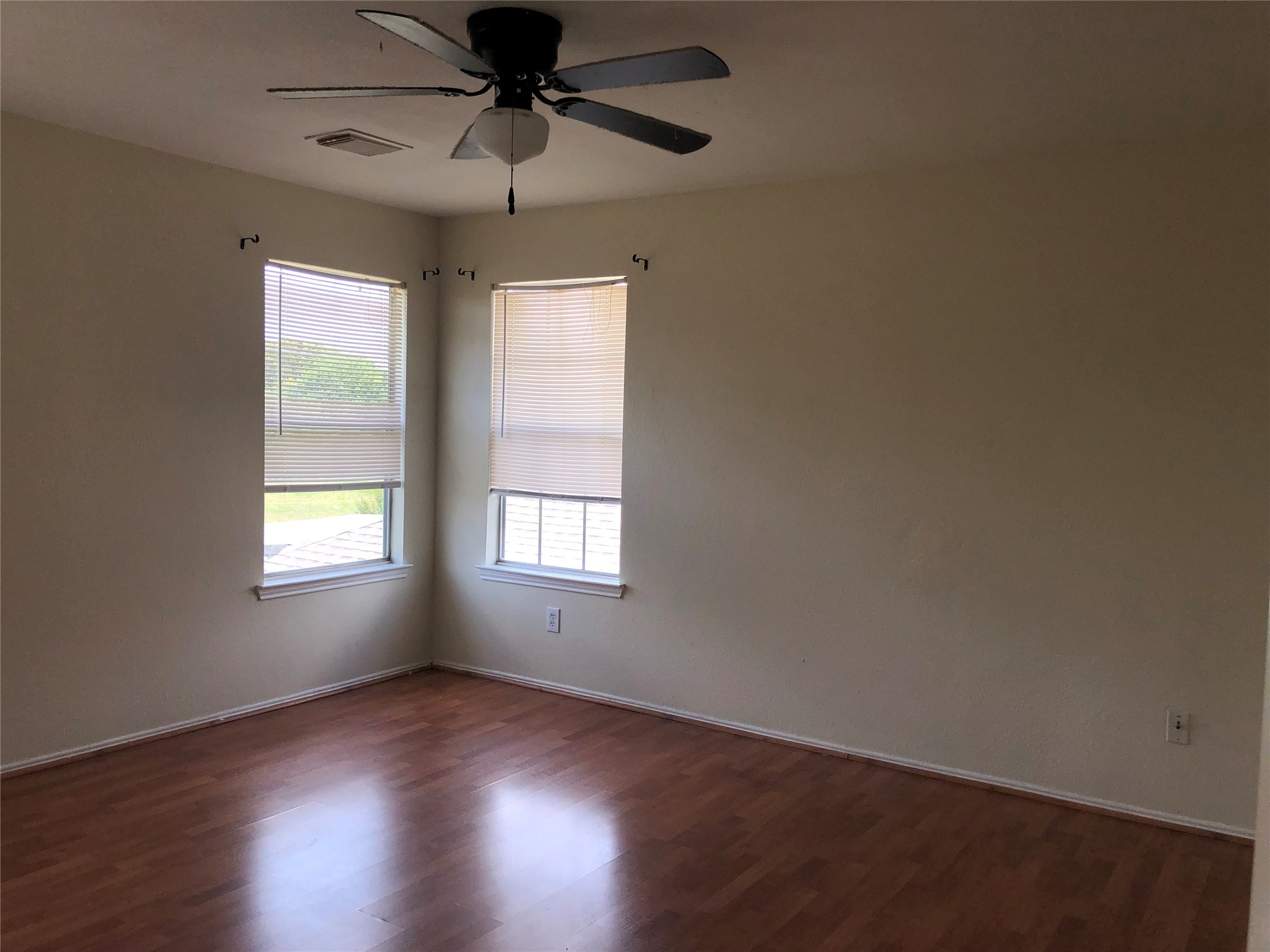 9515 Eaglewood Spring Drive Property Photo 6