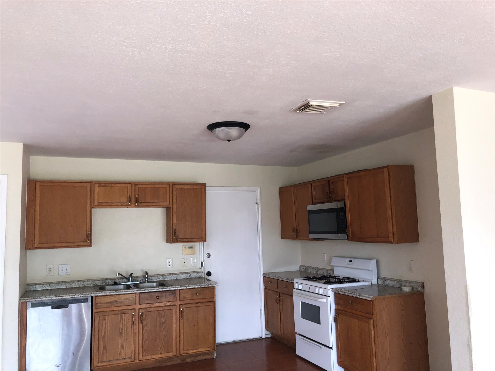 9515 Eaglewood Spring Drive Property Photo 15